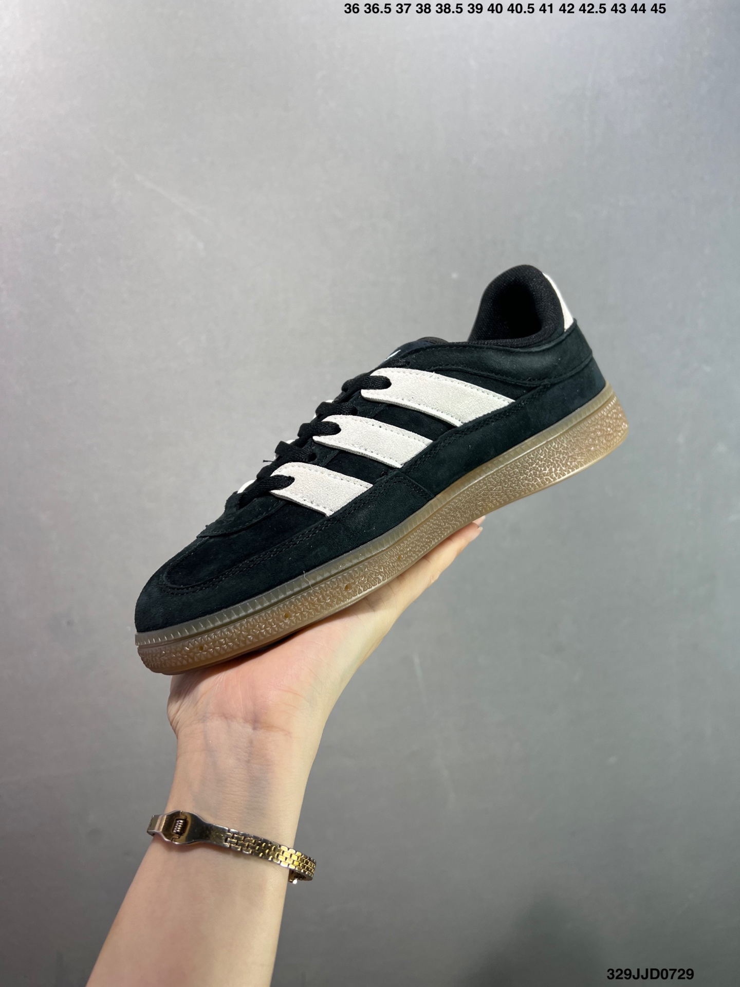 💰110 ✅Ad HANDBALL SPEZIAL ST复古单品 阿迪达斯经典款复古休闲板鞋 #原厂原档案开发出品 皮料切割干净无任何毛边 鞋型细节完美 超高清洁度 货号：JI2607 尺码：36 36.5 37 38 38.5 39 40 40.5 41 42 42.5 43 44 45 ID：329JJD0729