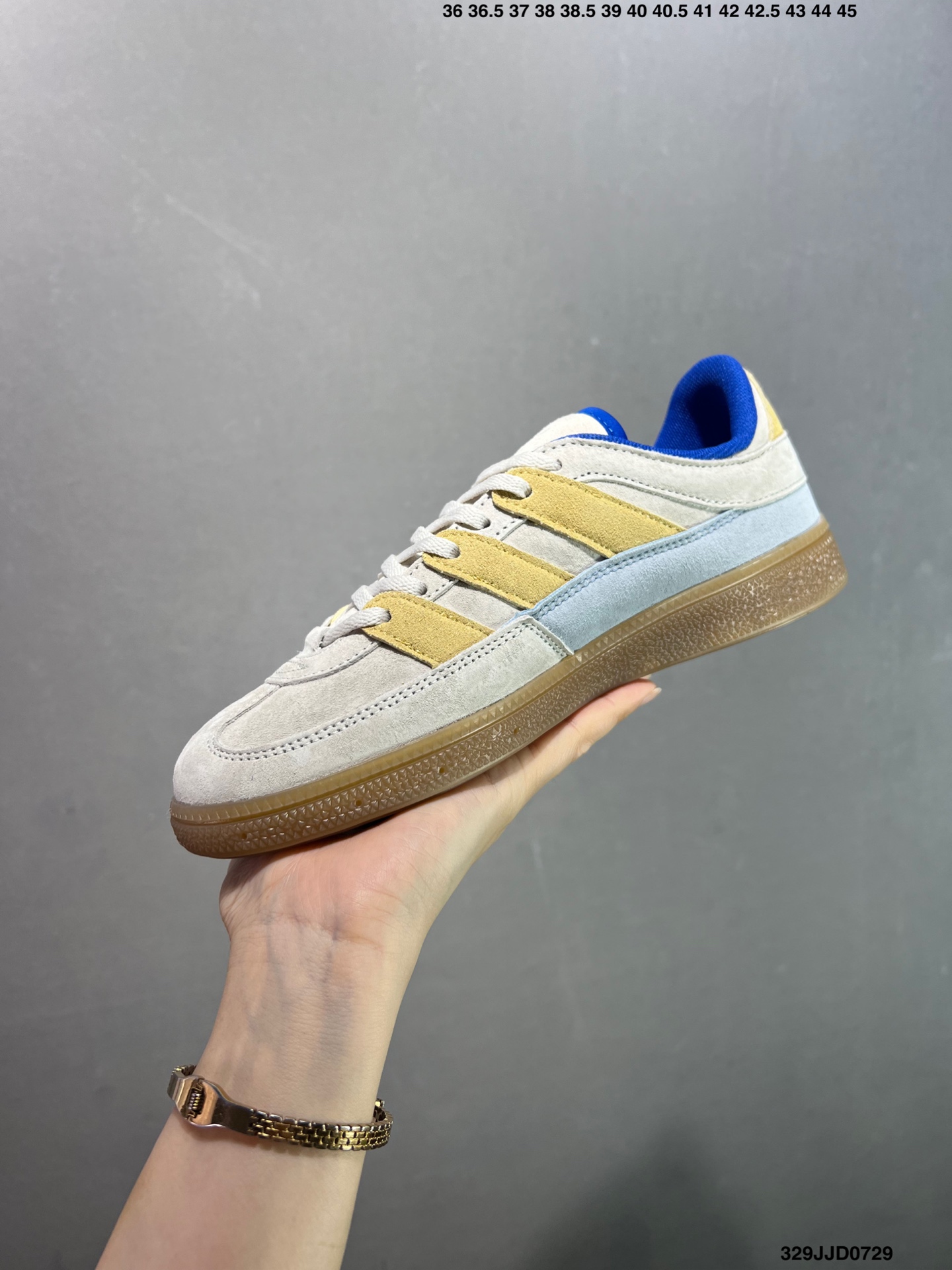 💰110 ✅Ad HANDBALL SPEZIAL ST复古单品 阿迪达斯经典款复古休闲板鞋 #原厂原档案开发出品 皮料切割干净无任何毛边 鞋型细节完美 超高清洁度 货号：JI2607 尺码：36 36.5 37 38 38.5 39 40 40.5 41 42 42.5 43 44 45 ID：329JJD0729