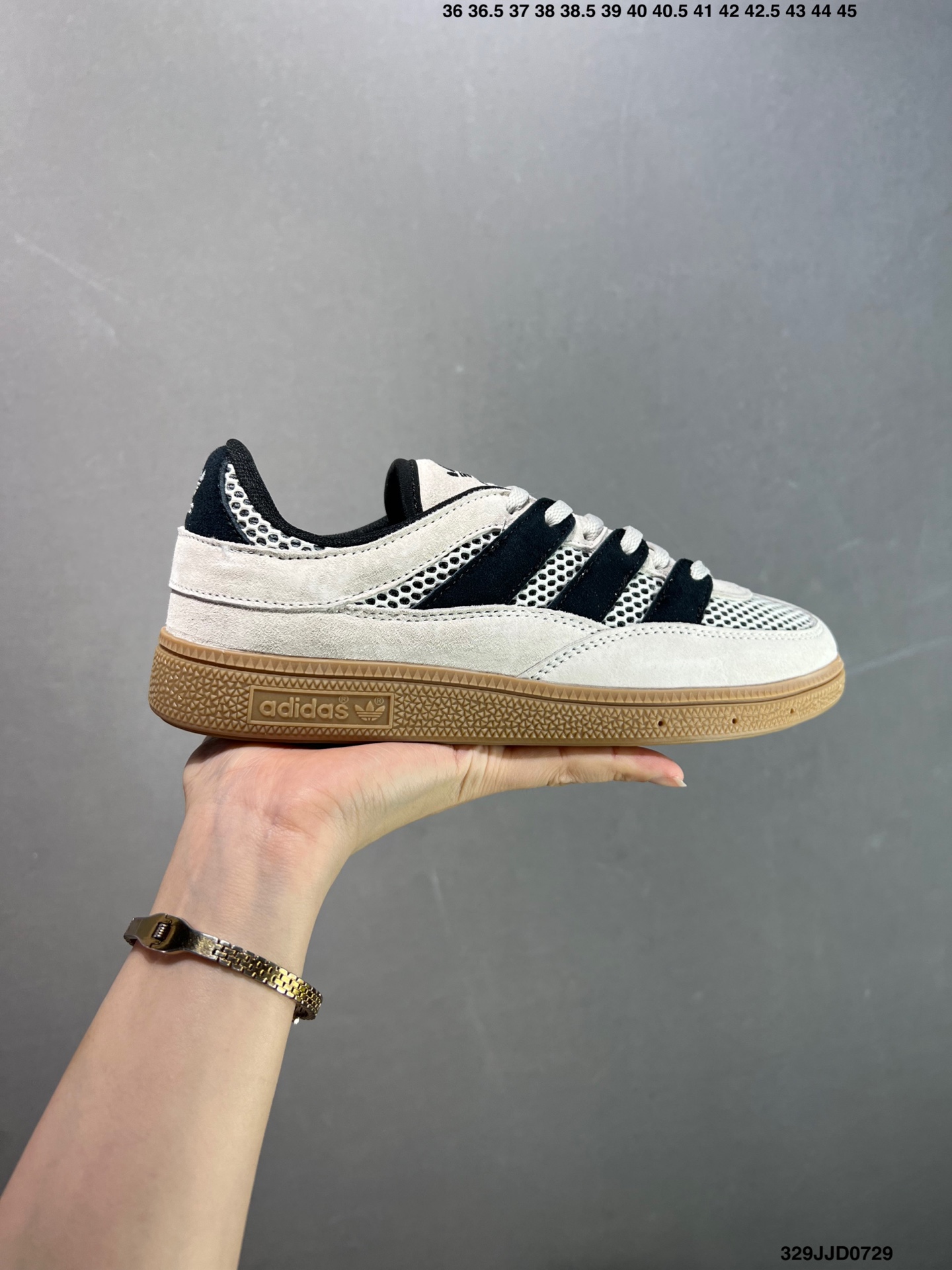 💰110 ✅Ad HANDBALL SPEZIAL ST复古单品 阿迪达斯经典款复古休闲板鞋 #原厂原档案开发出品 皮料切割干净无任何毛边 鞋型细节完美 超高清洁度 货号：JI2607 尺码：36 36.5 37 38 38.5 39 40 40.5 41 42 42.5 43 44 45 ID：329JJD0729