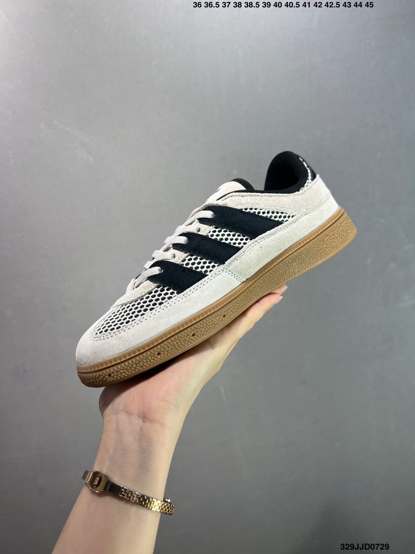 💰110 ✅Ad HANDBALL SPEZIAL ST复古单品 阿迪达斯经典款复古休闲板鞋 #原厂原档案开发出品 皮料切割干净无任何毛边 鞋型细节完美 超高清洁度 货号：JI2607 尺码：36 36.5 37 38 38.5 39 40 40.5 41 42 42.5 43 44 45 ID：329JJD0729