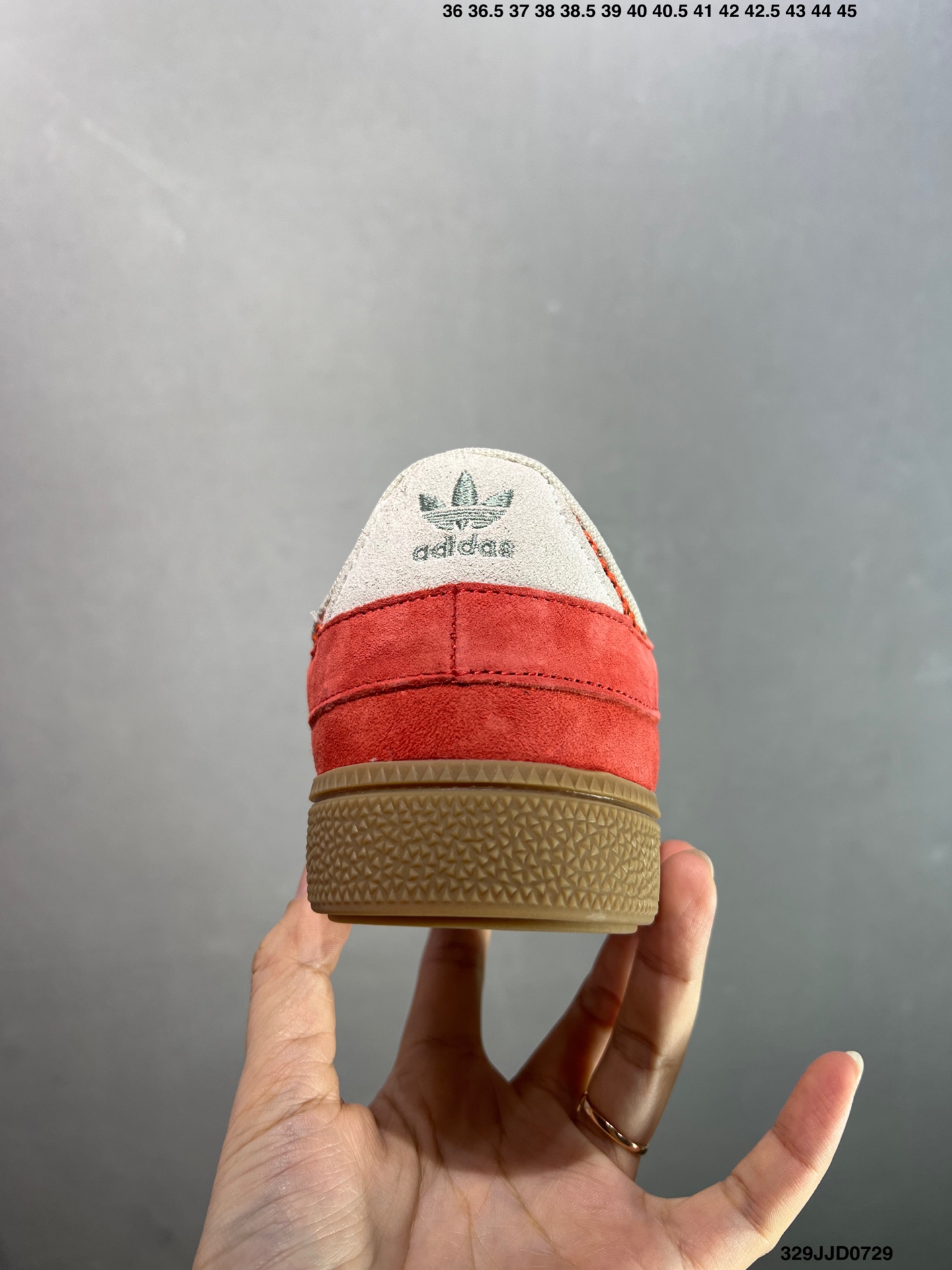 💰110 ✅Ad HANDBALL SPEZIAL ST复古单品 阿迪达斯经典款复古休闲板鞋 #原厂原档案开发出品 皮料切割干净无任何毛边 鞋型细节完美 超高清洁度 货号：JI2607 尺码：36 36.5 37 38 38.5 39 40 40.5 41 42 42.5 43 44 45 ID：329JJD0729