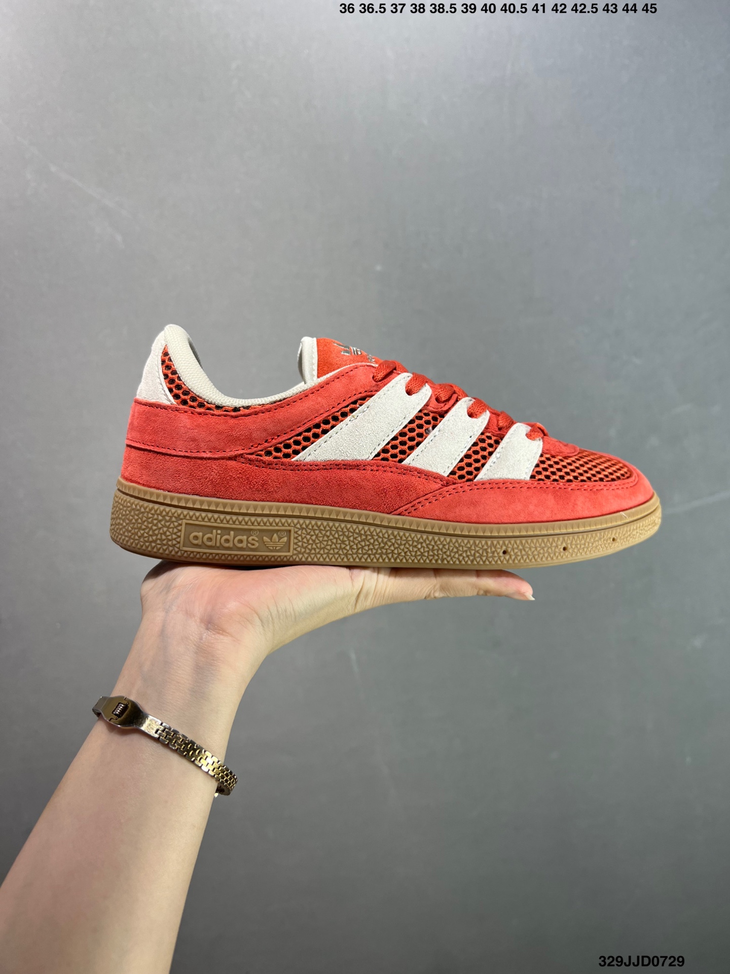 💰110 ✅Ad HANDBALL SPEZIAL ST复古单品 阿迪达斯经典款复古休闲板鞋 #原厂原档案开发出品 皮料切割干净无任何毛边 鞋型细节完美 超高清洁度 货号：JI2607 尺码：36 36.5 37 38 38.5 39 40 40.5 41 42 42.5 43 44 45 ID：329JJD0729