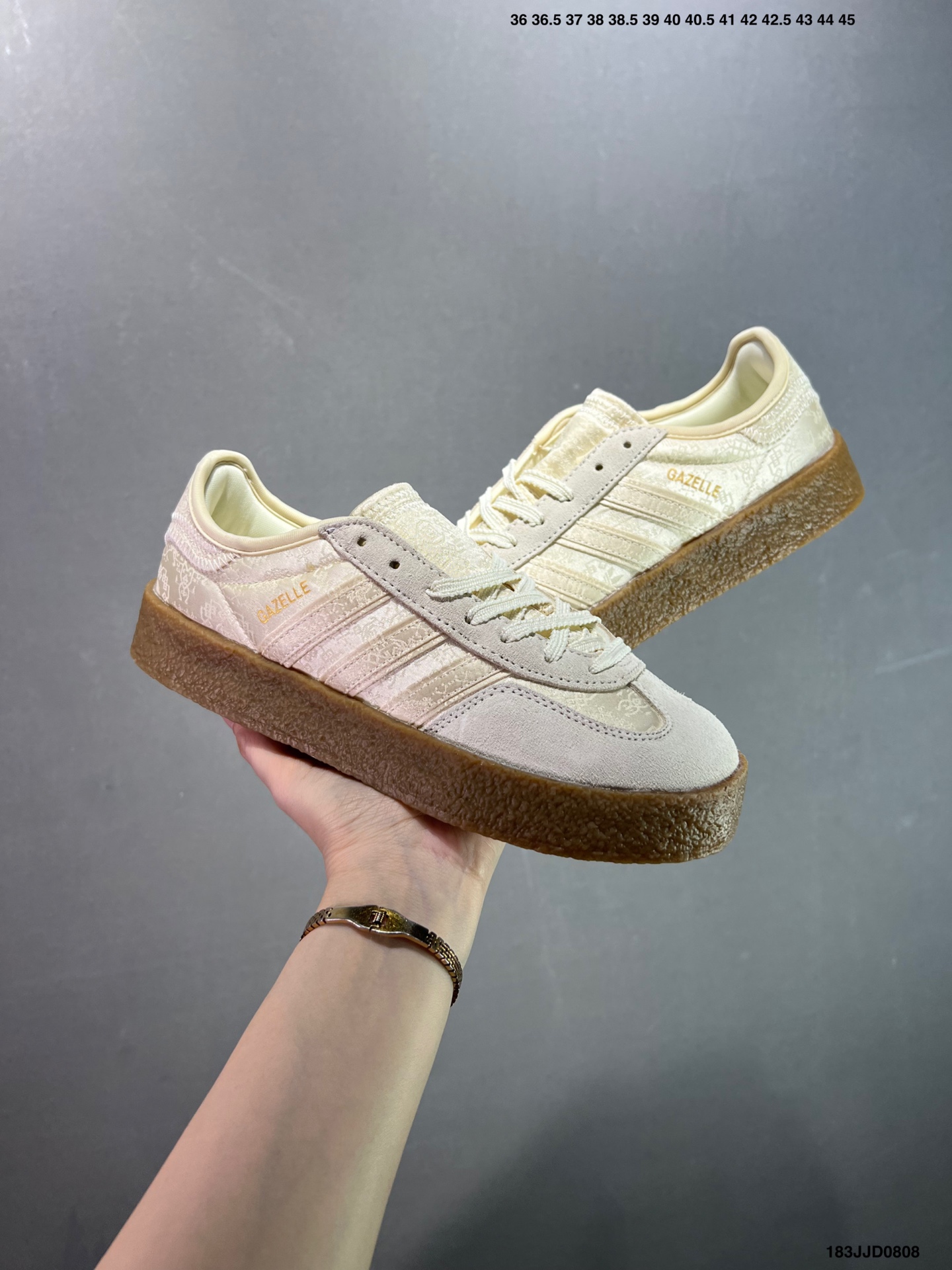 🈴️💰160
✅CLOT x Adidas Originals Gazelle BY EC 舒适百搭 防滑耐磨 低帮 板鞋
货号：JR5410
尺码：36 36.5 37 38 38.5 39 40 40.5 41 42 42.5 43 44 45
编码：183JJD0808