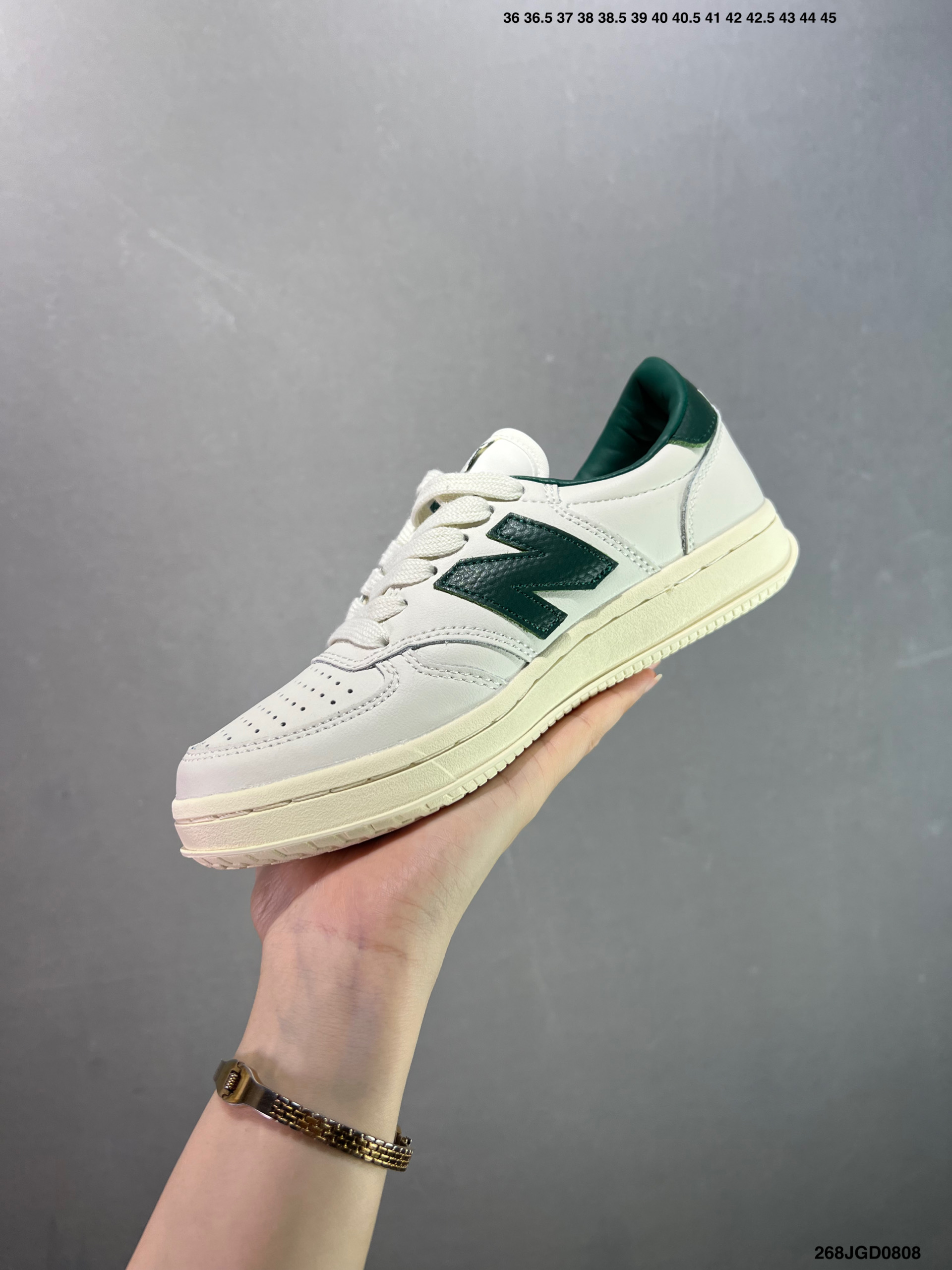 💰160
✅Aime Leon Dore x New Balance NB500系列 舒适百搭低帮休闲板鞋 CT500AD1
#鞋款微翘式鞋头设计，响应灵活，保护脚趾。鞋面运用简洁的色彩进行搭配，缔造简洁利落外观和出众脚感。另外后跟做了贴合脚踝曲线处理，穿着不磨脚。
尺码：36 37 37.5 38 38.5 39 40 40.5 41 42 42.5 43 44 44.5 45 
ID：268JGD0808