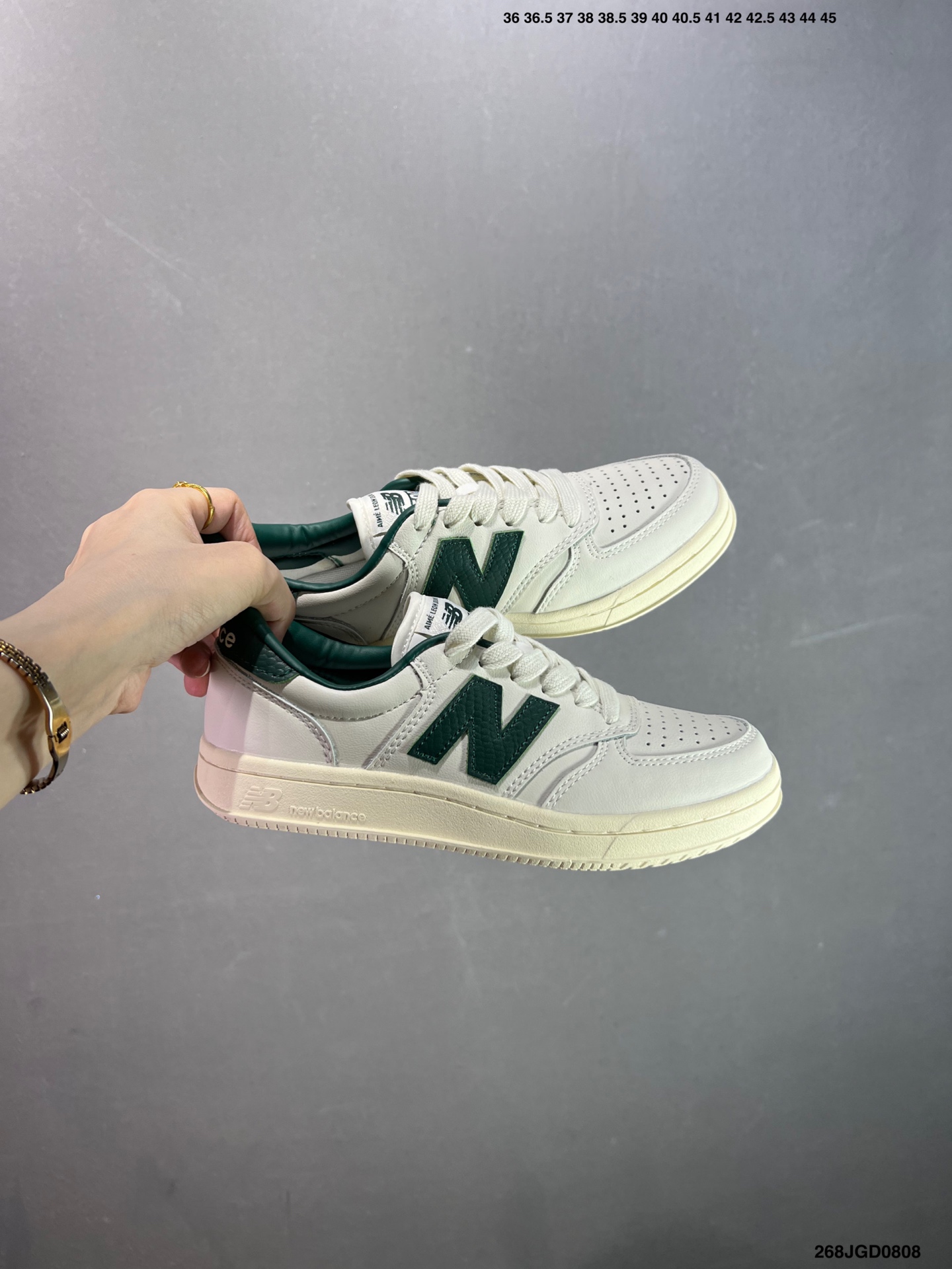 💰160
✅Aime Leon Dore x New Balance NB500系列 舒适百搭低帮休闲板鞋 CT500AD1
#鞋款微翘式鞋头设计，响应灵活，保护脚趾。鞋面运用简洁的色彩进行搭配，缔造简洁利落外观和出众脚感。另外后跟做了贴合脚踝曲线处理，穿着不磨脚。
尺码：36 37 37.5 38 38.5 39 40 40.5 41 42 42.5 43 44 44.5 45 
ID：268JGD0808