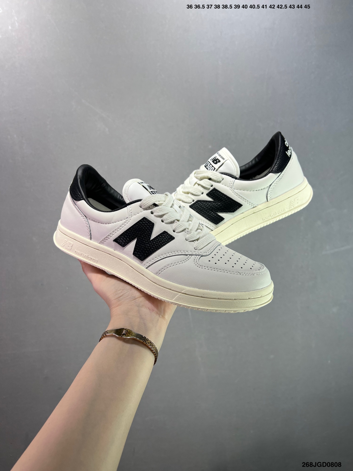 💰160
✅Aime Leon Dore x New Balance NB500系列 舒适百搭低帮休闲板鞋 CT500AD1
#鞋款微翘式鞋头设计，响应灵活，保护脚趾。鞋面运用简洁的色彩进行搭配，缔造简洁利落外观和出众脚感。另外后跟做了贴合脚踝曲线处理，穿着不磨脚。
尺码：36 37 37.5 38 38.5 39 40 40.5 41 42 42.5 43 44 44.5 45 
ID：268JGD0808