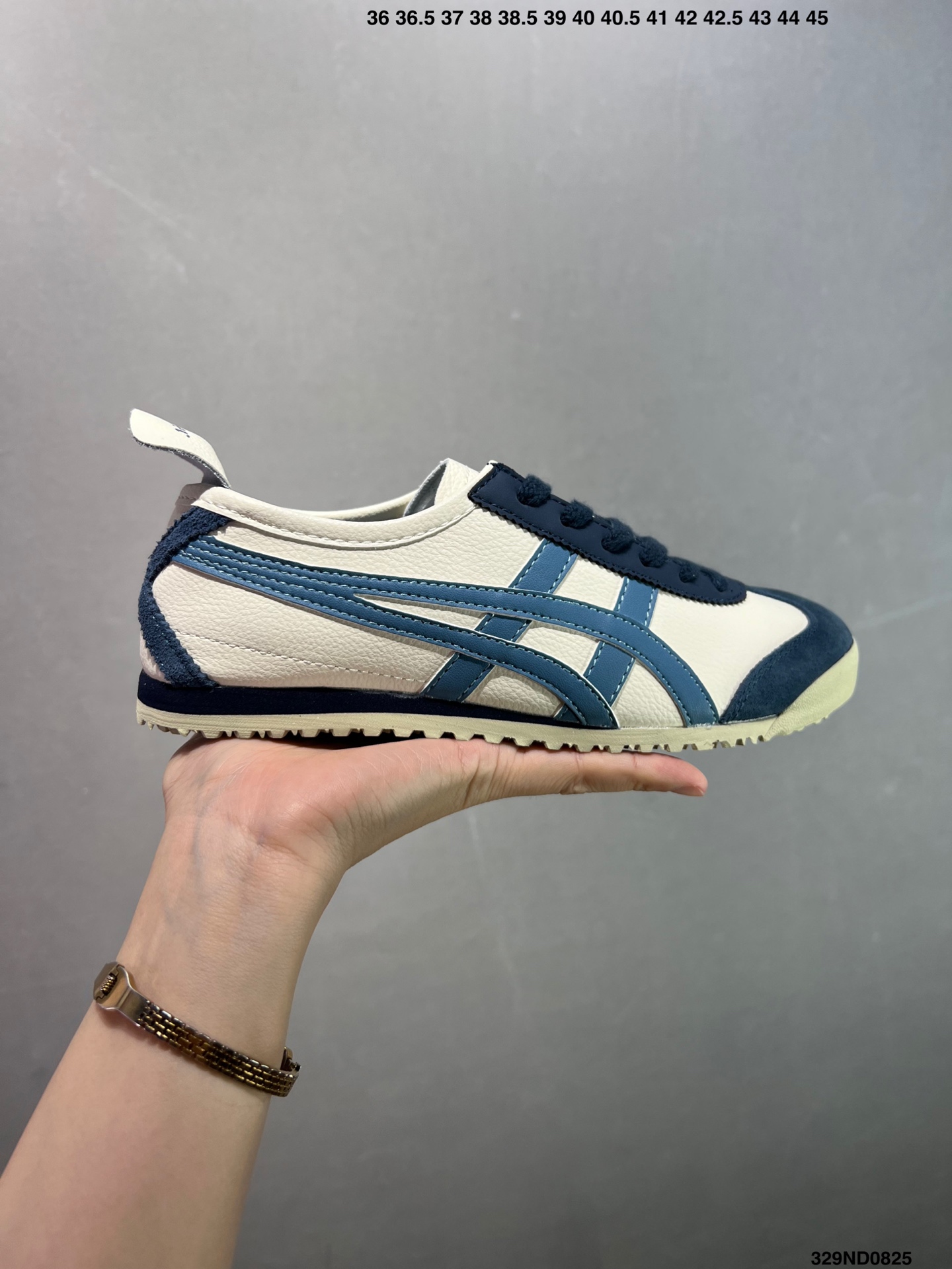 💰90
性价比版本✅Asics/亚瑟士 男女鞋真标半码制 日产经典老牌-鬼塚虎/Onitsuka Tiger Mexico 66®经典墨西哥系列复古经典百搭板鞋休闲运动鞋慢跑鞋
采用柔软牛皮鞋面,超国标含胶率耐磨耐弯折RB大底。产品从款式颜色造型上体现出追求舒适和细节的完美。鞋类更是推崇手工制作的严谨,融舒适性与可穿性的设计风格。
注重细节的完美和别致魅力,既保持稳重,又不失轻松的时尚感
尺码:36-44含半码
货号:329ND0825