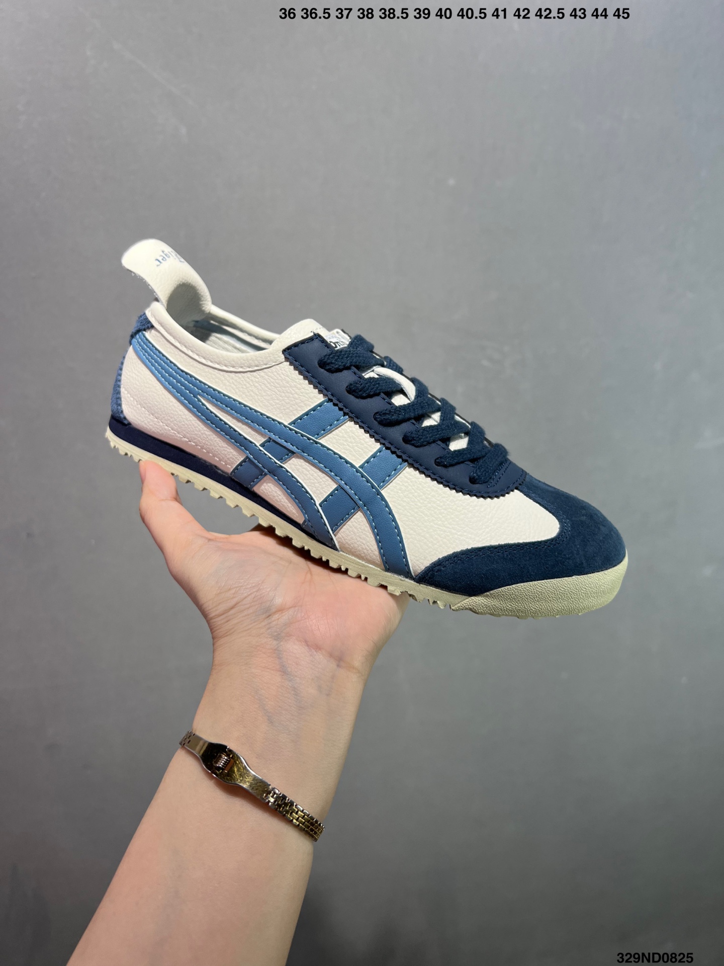 💰90
性价比版本✅Asics/亚瑟士 男女鞋真标半码制 日产经典老牌-鬼塚虎/Onitsuka Tiger Mexico 66®经典墨西哥系列复古经典百搭板鞋休闲运动鞋慢跑鞋
采用柔软牛皮鞋面,超国标含胶率耐磨耐弯折RB大底。产品从款式颜色造型上体现出追求舒适和细节的完美。鞋类更是推崇手工制作的严谨,融舒适性与可穿性的设计风格。
注重细节的完美和别致魅力,既保持稳重,又不失轻松的时尚感
尺码:36-44含半码
货号:329ND0825