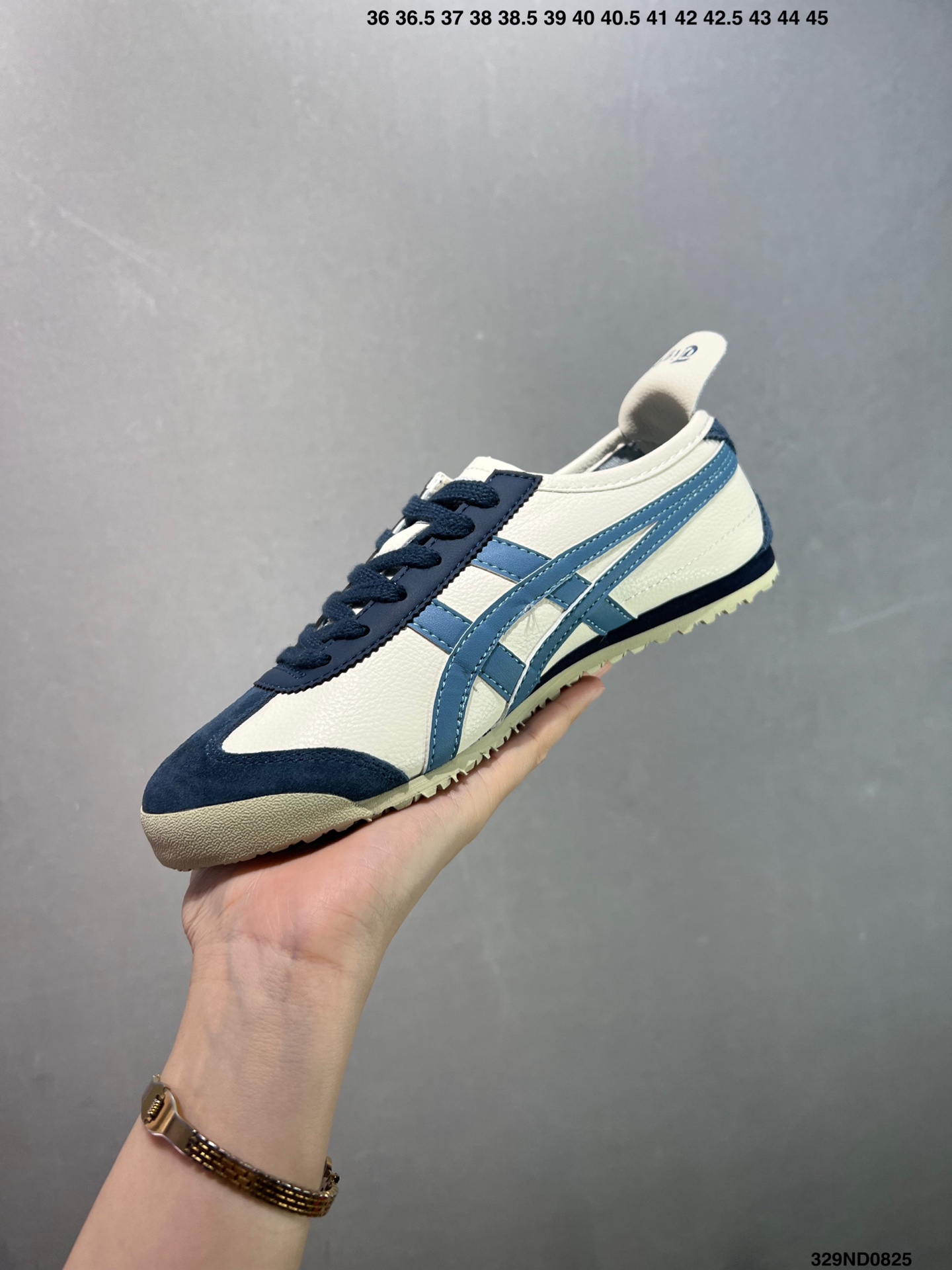 💰90
性价比版本✅Asics/亚瑟士 男女鞋真标半码制 日产经典老牌-鬼塚虎/Onitsuka Tiger Mexico 66®经典墨西哥系列复古经典百搭板鞋休闲运动鞋慢跑鞋
采用柔软牛皮鞋面,超国标含胶率耐磨耐弯折RB大底。产品从款式颜色造型上体现出追求舒适和细节的完美。鞋类更是推崇手工制作的严谨,融舒适性与可穿性的设计风格。
注重细节的完美和别致魅力,既保持稳重,又不失轻松的时尚感
尺码:36-44含半码
货号:329ND0825