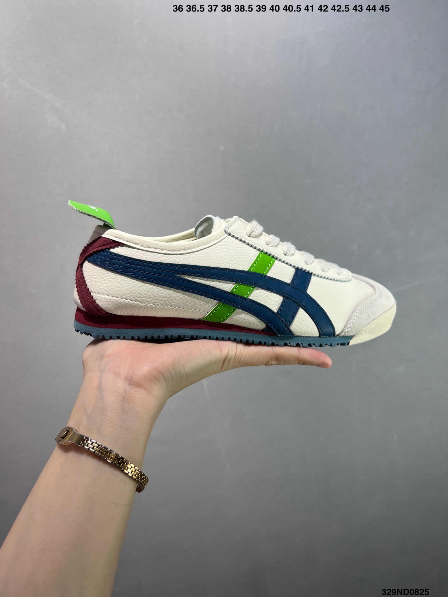 💰90
性价比版本✅Asics/亚瑟士 男女鞋真标半码制 日产经典老牌-鬼塚虎/Onitsuka Tiger Mexico 66®经典墨西哥系列复古经典百搭板鞋休闲运动鞋慢跑鞋
采用柔软牛皮鞋面,超国标含胶率耐磨耐弯折RB大底。产品从款式颜色造型上体现出追求舒适和细节的完美。鞋类更是推崇手工制作的严谨,融舒适性与可穿性的设计风格。
注重细节的完美和别致魅力,既保持稳重,又不失轻松的时尚感
尺码:36-44含半码
货号:329ND0825