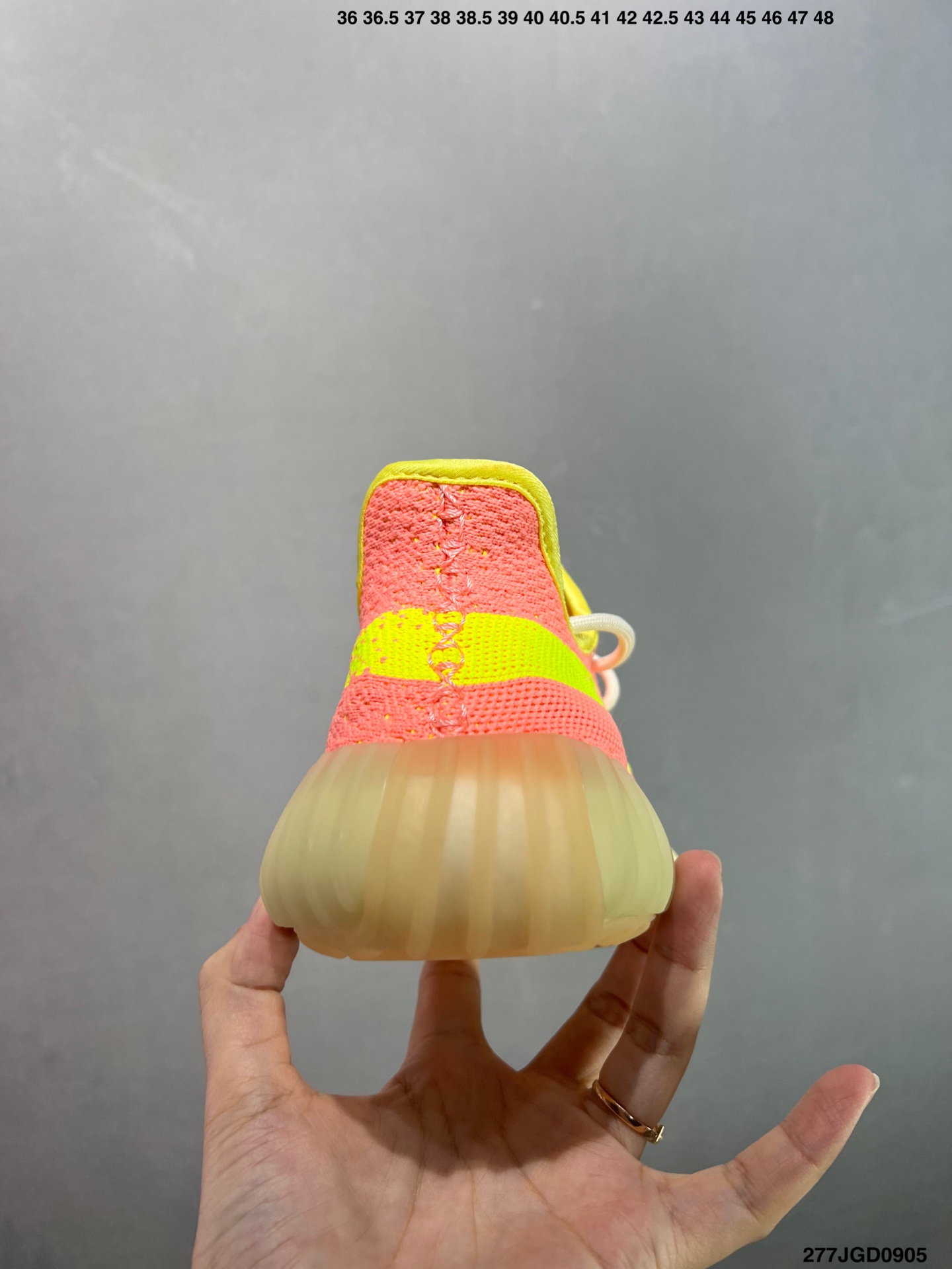 Adidas Yeezy 350 V2 原装配色 升级正确原装楦型开发纸版 完美鞋型Adidas Yeezy350V2终极性价比版本,很多人拿去充顶级货卖!无解的鞋型,鞋面鞋底材料也与顶级版本无太大差异!工厂理念很纯粹,就是让更多人花最低的价钱穿上好鞋 货号:CP9366 ID:277JGD0905