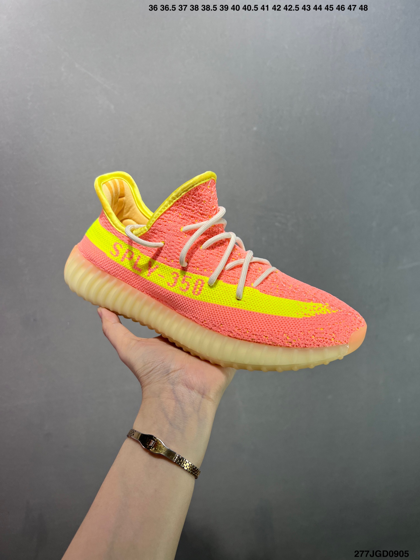Adidas Yeezy 350 V2 原装配色 升级正确原装楦型开发纸版 完美鞋型Adidas Yeezy350V2终极性价比版本,很多人拿去充顶级货卖!无解的鞋型,鞋面鞋底材料也与顶级版本无太大差异!工厂理念很纯粹,就是让更多人花最低的价钱穿上好鞋 货号:CP9366 ID:277JGD0905