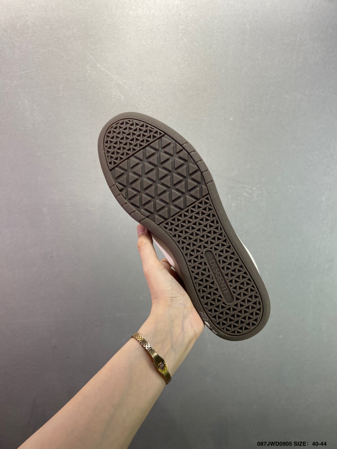 150 DESCENTE迪桑特CHRON系列男女同款CHRON复古运动休闲鞋 D4331LSN23