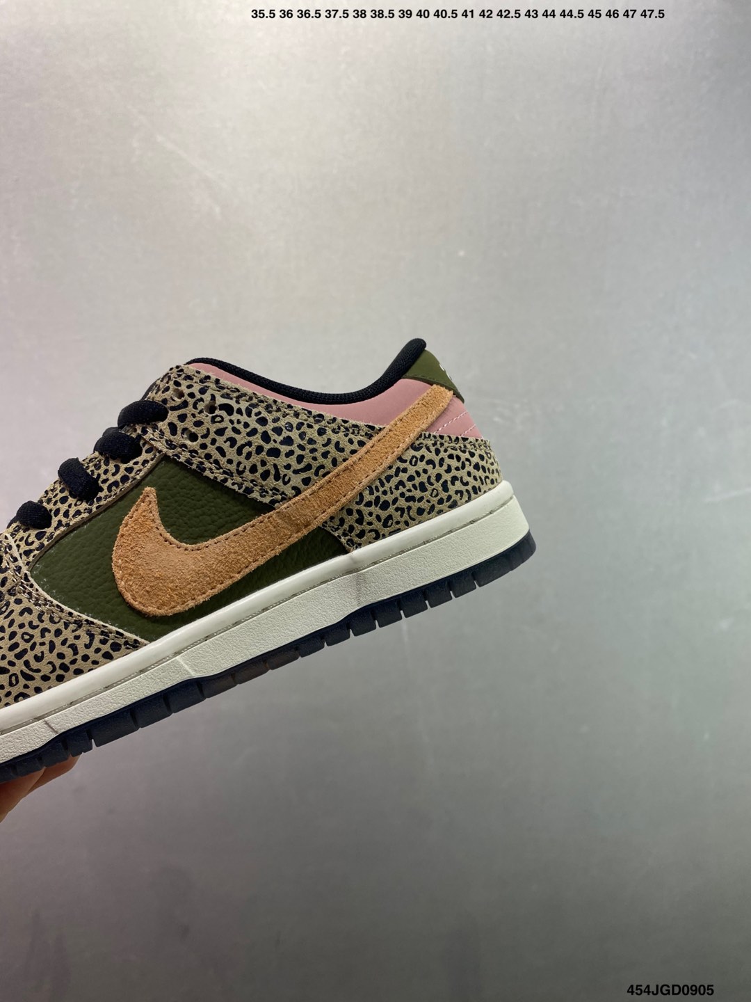 Nike Dunk SB Low Custom Skateboarding Shoe - Stylish, Comfortable, Durable 7 i1757010805767 2075 0 5