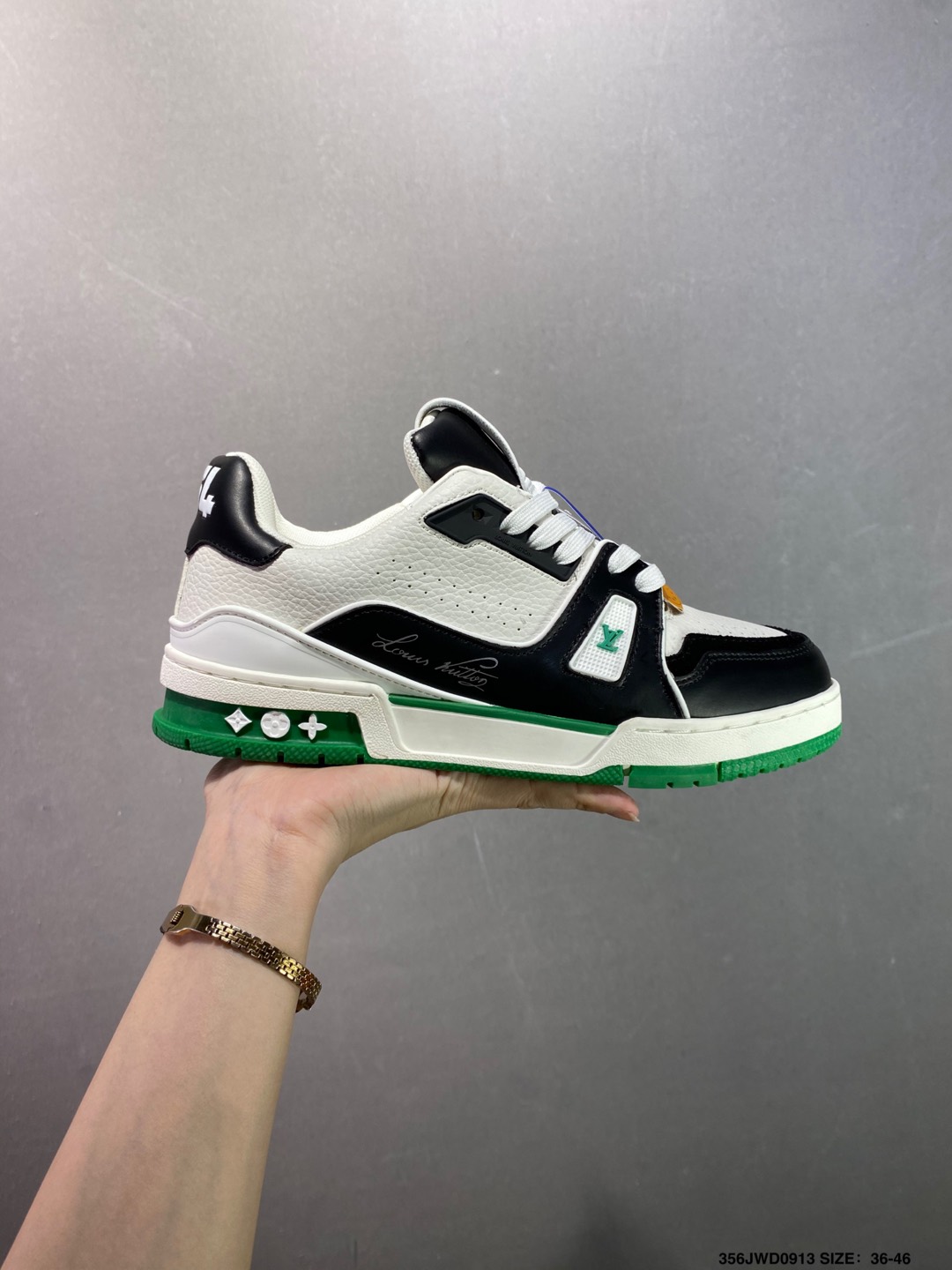 💰160
公司级✅路易威登/Louis Vuitton  LV路易威登板鞋      
新款 LV Trainer最新配色运动鞋  L家 篮球鞋风格运动鞋   该鞋由艺术总监 VIRGIL ABLOH设计 垫脚聚米微料加透气英伦网布  细节原版一致 Size:36-46 ID:356JWD0913