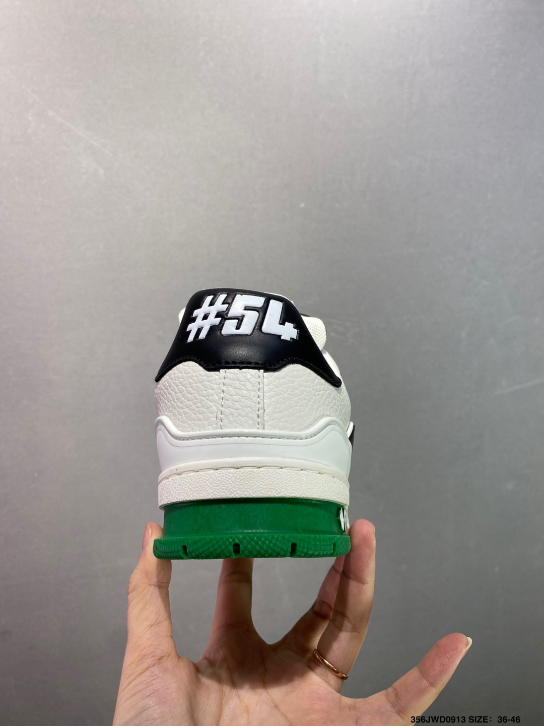 💰160
公司级✅路易威登/Louis Vuitton  LV路易威登板鞋      
新款 LV Trainer最新配色运动鞋  L家 篮球鞋风格运动鞋   该鞋由艺术总监 VIRGIL ABLOH设计 垫脚聚米微料加透气英伦网布  细节原版一致 Size:36-46 ID:356JWD0913