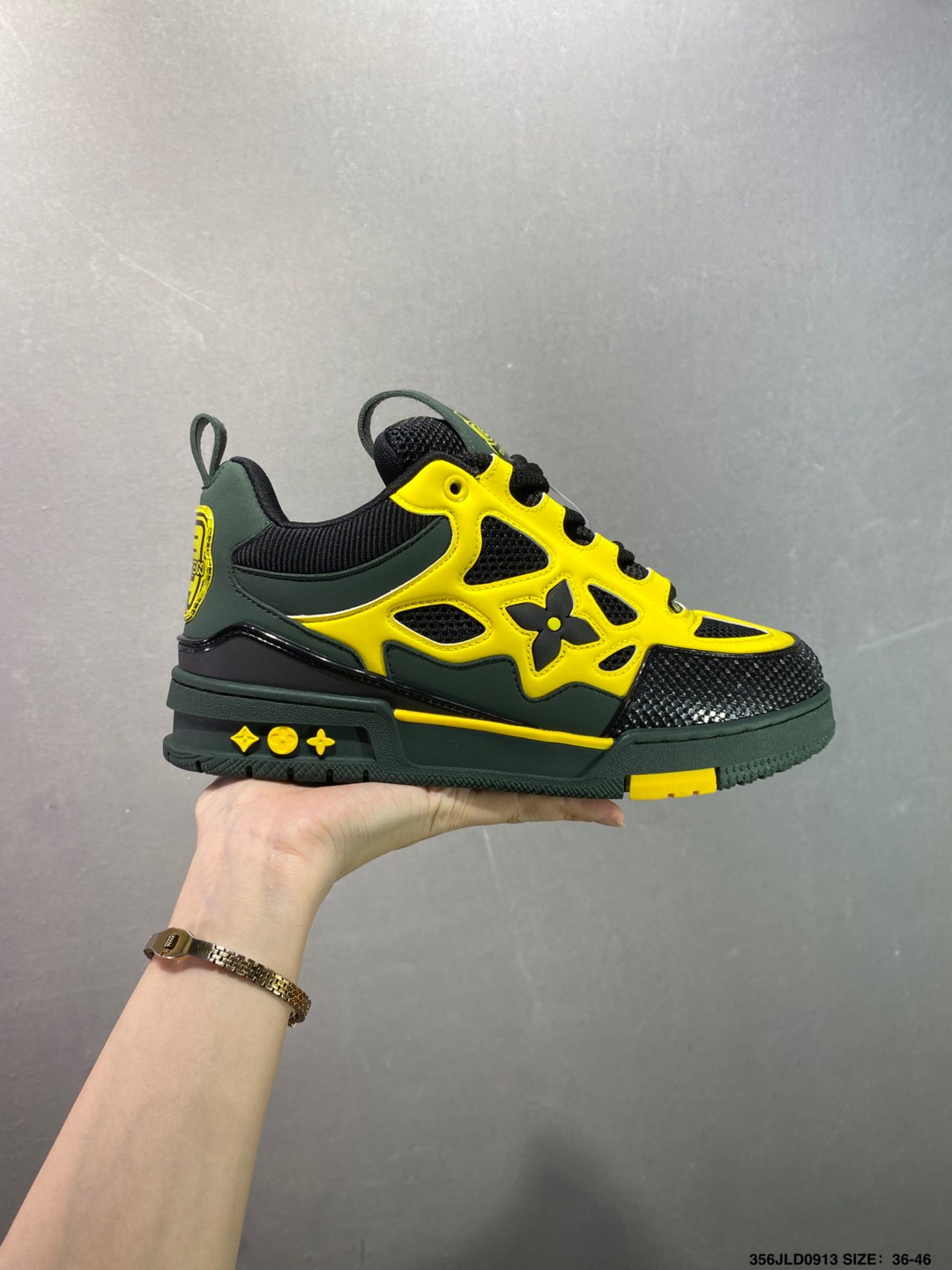 💰180
公司级✅路易威登/Louis Vuitton  LV路易威登板鞋      
新款 LV Trainer最新配色运动鞋  L家 篮球鞋风格运动鞋   该鞋由艺术总监 VIRGIL ABLOH设计 垫脚聚米微料加透气英伦网布  细节原版一致 Size:36-46 ID:356JLD0913