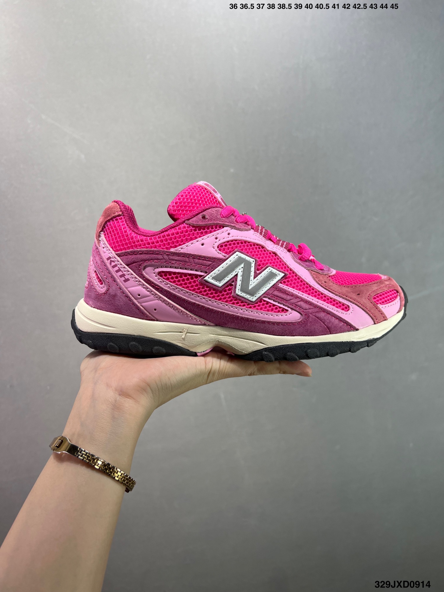 New Balance 204L 薄底鞋 薄底皮质鞋带德训miu系 减震耐磨包裹性支撑轻便 低帮 生活休闲鞋 轻盈脚感质感兼具 鞋身搭载EVA科技中底,适用多元穿搭场合为户外出行提供舒适长远的穿搭体验 货号:U204LSWB ID:329JXD0912