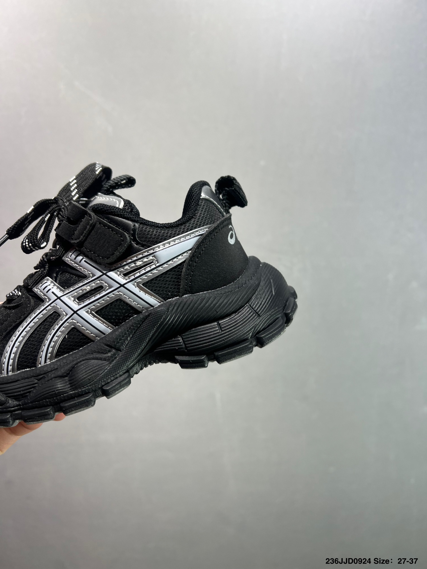 图片[6]-童鞋萌娃休闲鞋✅ASICS/亚瑟士 Tiger GEL-NYC户外越野休闲运动跑步鞋。#透气网眼鞋面配合部分合成革材质#采用全新AHAR+橡胶材质,更加耐磨. 货号：1201A789-125 尺码：27～37-选品中心