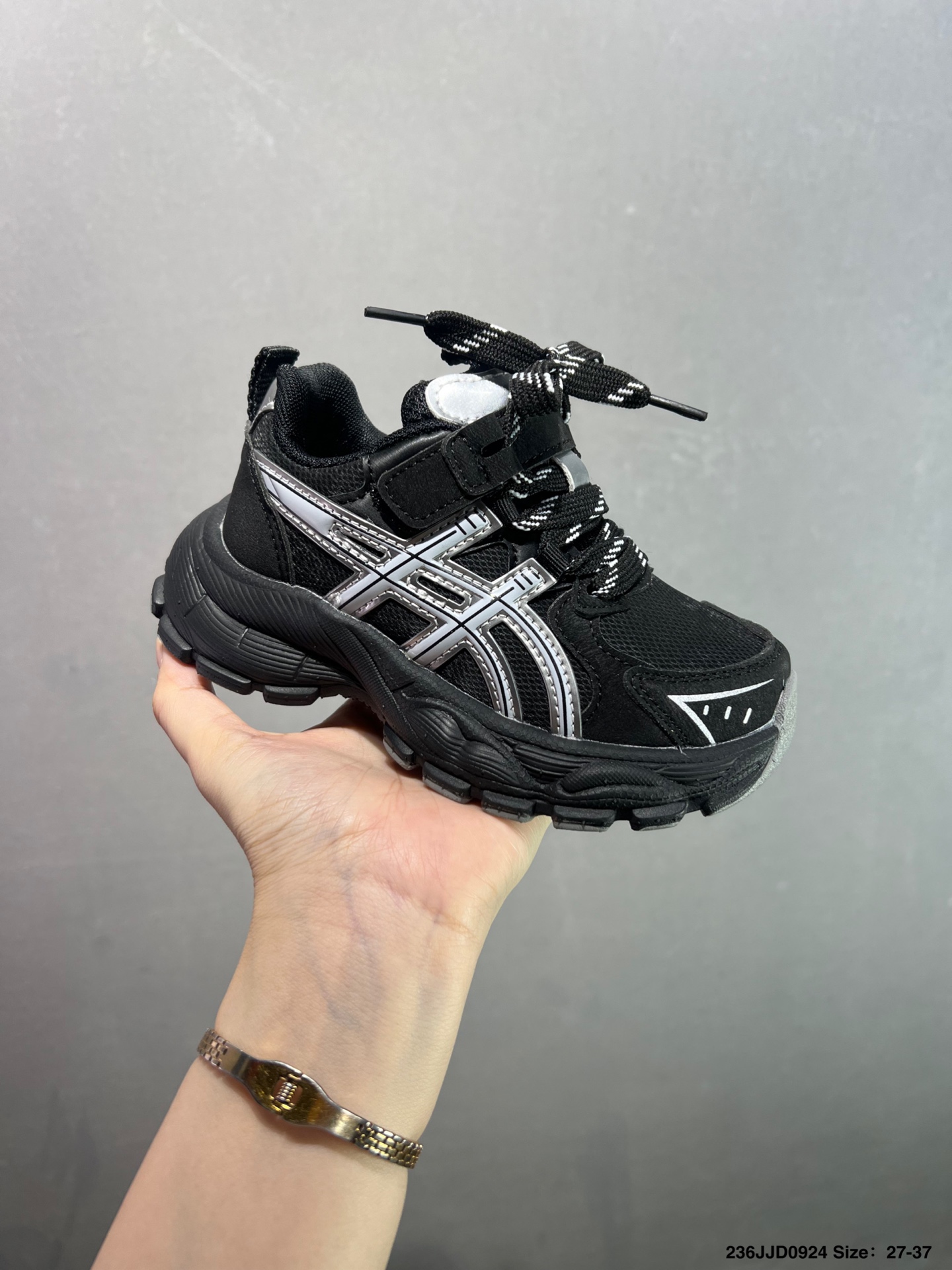 图片[2]-童鞋萌娃休闲鞋✅ASICS/亚瑟士 Tiger GEL-NYC户外越野休闲运动跑步鞋。#透气网眼鞋面配合部分合成革材质#采用全新AHAR+橡胶材质,更加耐磨. 货号：1201A789-125 尺码：27～37-选品中心