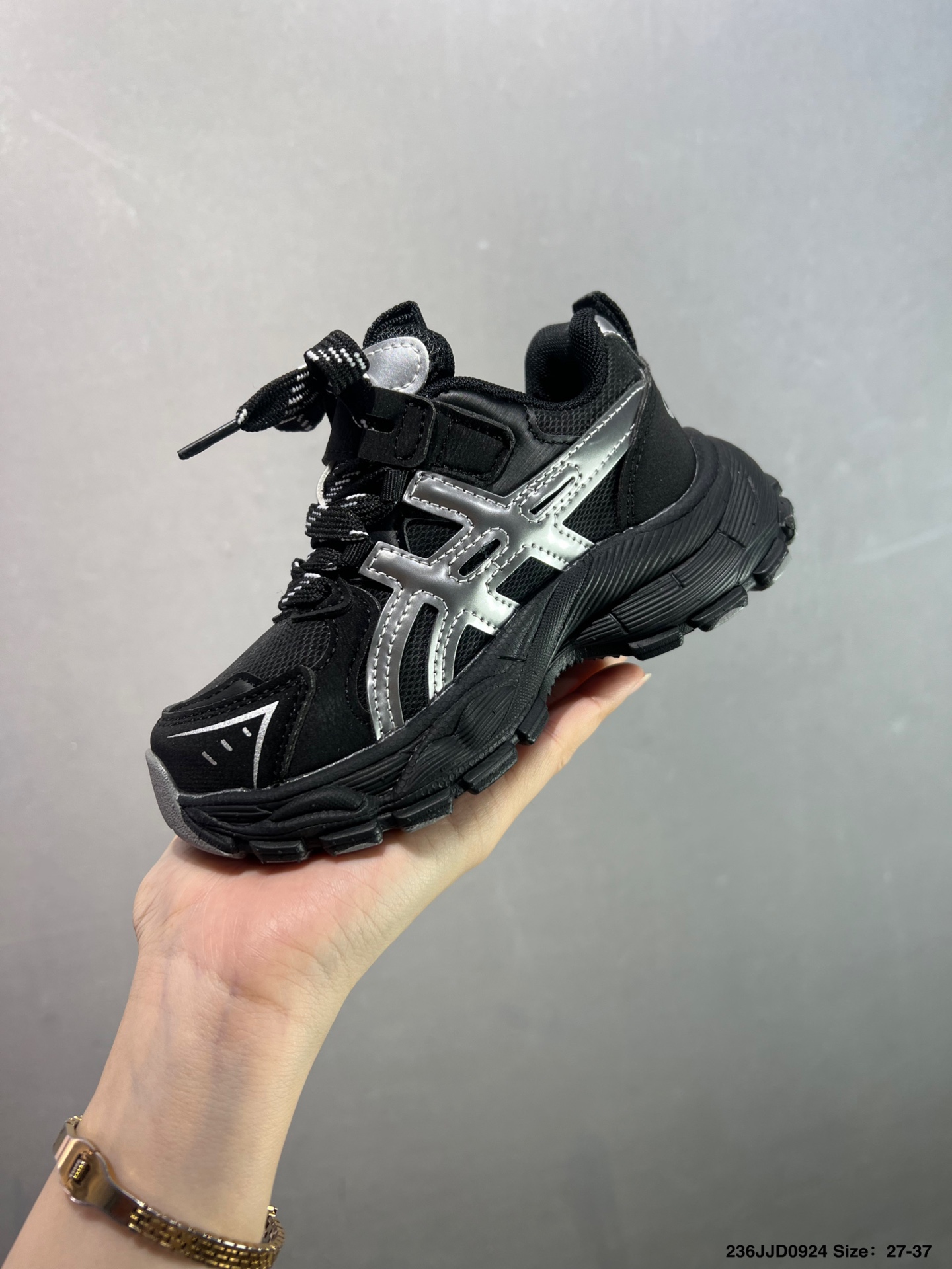 图片[3]-童鞋萌娃休闲鞋✅ASICS/亚瑟士 Tiger GEL-NYC户外越野休闲运动跑步鞋。#透气网眼鞋面配合部分合成革材质#采用全新AHAR+橡胶材质,更加耐磨. 货号：1201A789-125 尺码：27～37-选品中心