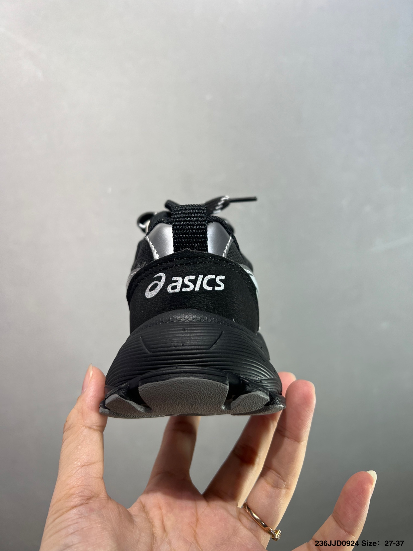 图片[4]-童鞋萌娃休闲鞋✅ASICS/亚瑟士 Tiger GEL-NYC户外越野休闲运动跑步鞋。#透气网眼鞋面配合部分合成革材质#采用全新AHAR+橡胶材质,更加耐磨. 货号：1201A789-125 尺码：27～37-选品中心