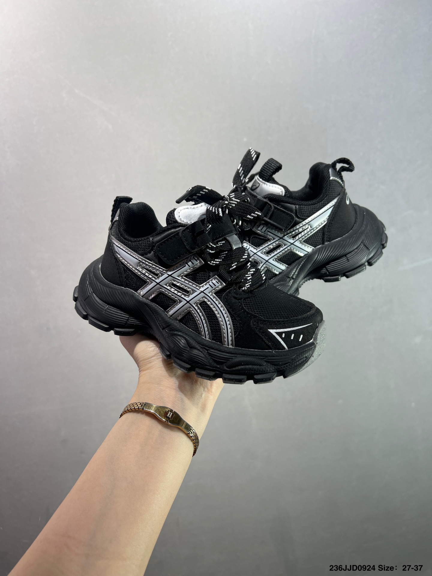 图片[8]-童鞋萌娃休闲鞋✅ASICS/亚瑟士 Tiger GEL-NYC户外越野休闲运动跑步鞋。#透气网眼鞋面配合部分合成革材质#采用全新AHAR+橡胶材质,更加耐磨. 货号：1201A789-125 尺码：27～37-选品中心