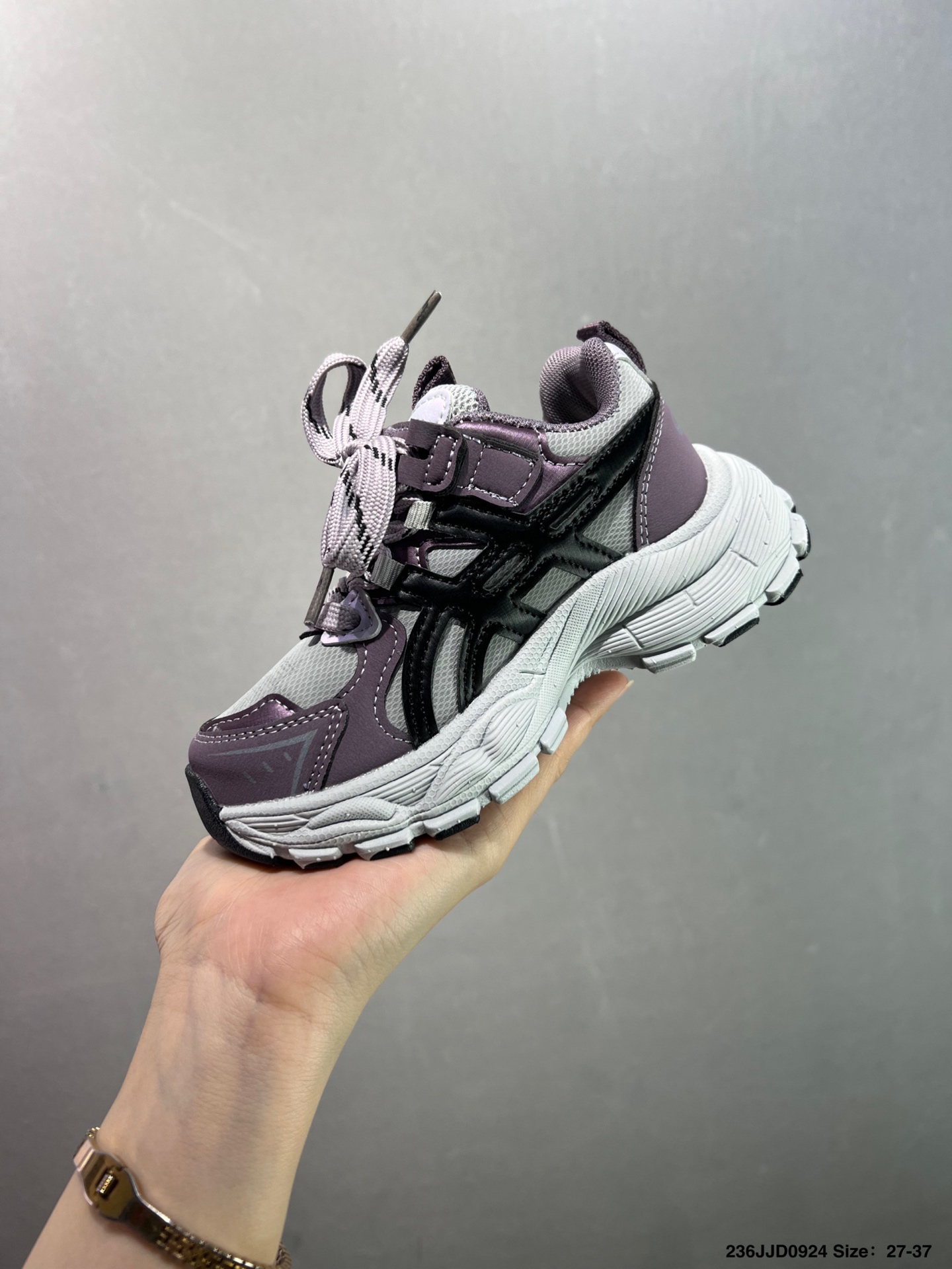 图片[3]-童鞋萌娃休闲鞋✅ASICS/亚瑟士 Tiger GEL-NYC户外越野休闲运动跑步鞋。#透气网眼鞋面配合部分合成革材质#采用全新AHAR+橡胶材质,更加耐磨. 货号：1201A789-125 尺码：27～37-选品中心