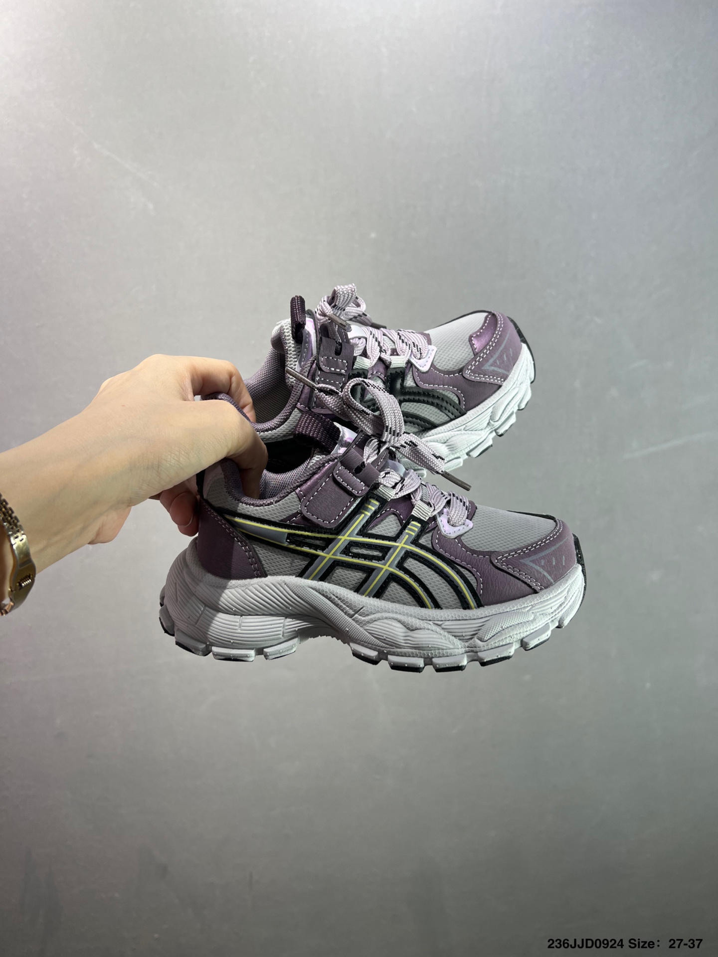 图片[4]-🈴️ 童鞋萌娃休闲鞋✅ASICS/亚瑟士 Tiger GEL-NYC户外越野休闲运动跑步鞋。#透气网眼鞋面配合部分合成革材质#采用全新AHAR+橡胶材质,更加耐磨. 货号：1201A789-125 尺码：27～37-选品中心