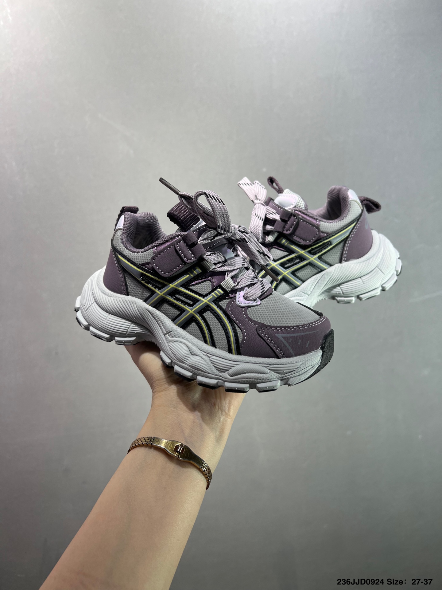 图片[3]-🈴️ 童鞋萌娃休闲鞋✅ASICS/亚瑟士 Tiger GEL-NYC户外越野休闲运动跑步鞋。#透气网眼鞋面配合部分合成革材质#采用全新AHAR+橡胶材质,更加耐磨. 货号：1201A789-125 尺码：27～37-选品中心