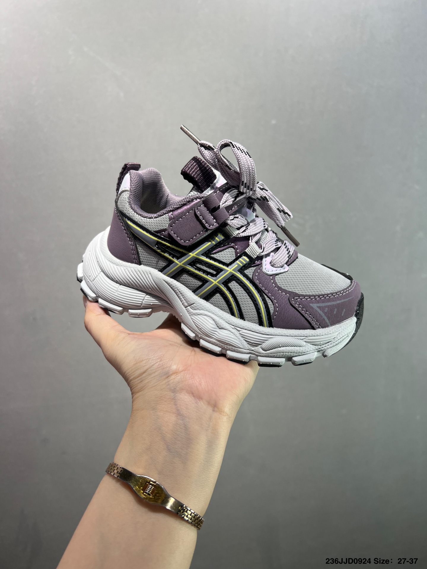 🈴️ 童鞋萌娃休闲鞋✅ASICS/亚瑟士 Tiger GEL-NYC户外越野休闲运动跑步鞋。#透气网眼鞋面配合部分合成革材质#采用全新AHAR+橡胶材质,更加耐磨. 货号：1201A789-125 尺码：27～37-选品中心