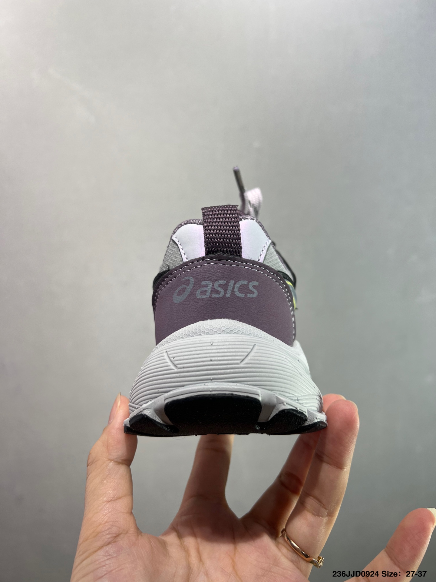 图片[4]-童鞋萌娃休闲鞋✅ASICS/亚瑟士 Tiger GEL-NYC户外越野休闲运动跑步鞋。#透气网眼鞋面配合部分合成革材质#采用全新AHAR+橡胶材质,更加耐磨. 货号：1201A789-125 尺码：27～37-选品中心