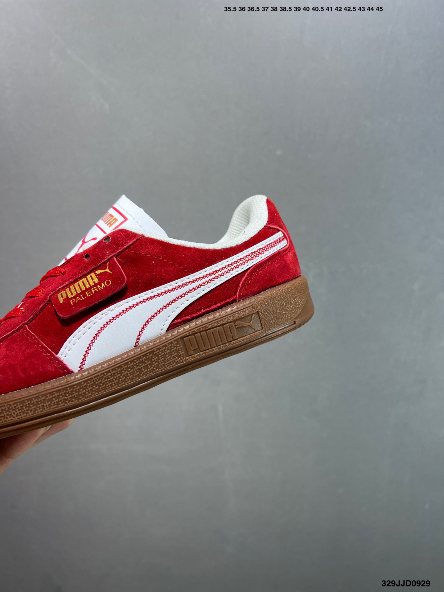 💰110
✅Puma Palermo 黑白
舒适百搭低帮德训板鞋
孔眼底座和脚趾凸起由绒面革材料制成
支持侧踏时的踏步工作
脚背和侧板采用尼龙网布
即使在健身房等使用环境中也能确保透气性
像吸盘一样的设计是为了提高体育馆表面的抓地力性能
货号:396463-10
尺码: 36 36.5 37.5 38 38.5 39 40 40.5 41 42 42.5 43 44 45
编码:329JJD0929