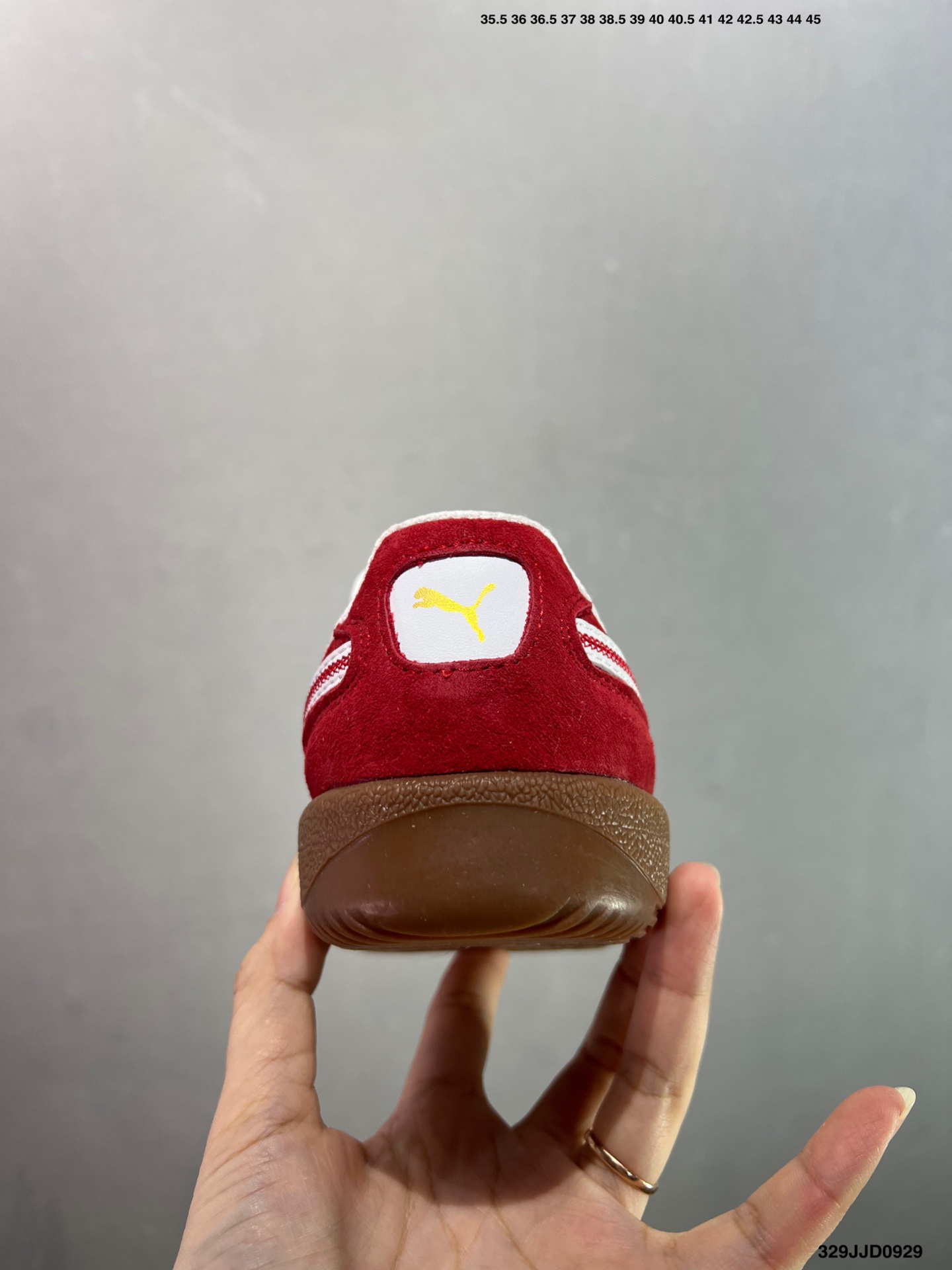 💰110
✅Puma Palermo 黑白
舒适百搭低帮德训板鞋
孔眼底座和脚趾凸起由绒面革材料制成
支持侧踏时的踏步工作
脚背和侧板采用尼龙网布
即使在健身房等使用环境中也能确保透气性
像吸盘一样的设计是为了提高体育馆表面的抓地力性能
货号:396463-10
尺码: 36 36.5 37.5 38 38.5 39 40 40.5 41 42 42.5 43 44 45
编码:329JJD0929