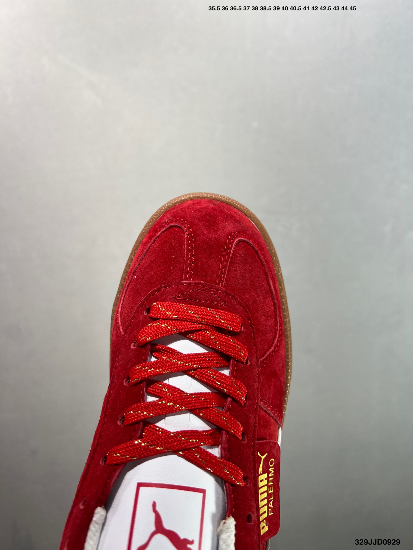 💰110
✅Puma Palermo 黑白
舒适百搭低帮德训板鞋
孔眼底座和脚趾凸起由绒面革材料制成
支持侧踏时的踏步工作
脚背和侧板采用尼龙网布
即使在健身房等使用环境中也能确保透气性
像吸盘一样的设计是为了提高体育馆表面的抓地力性能
货号:396463-10
尺码: 36 36.5 37.5 38 38.5 39 40 40.5 41 42 42.5 43 44 45
编码:329JJD0929