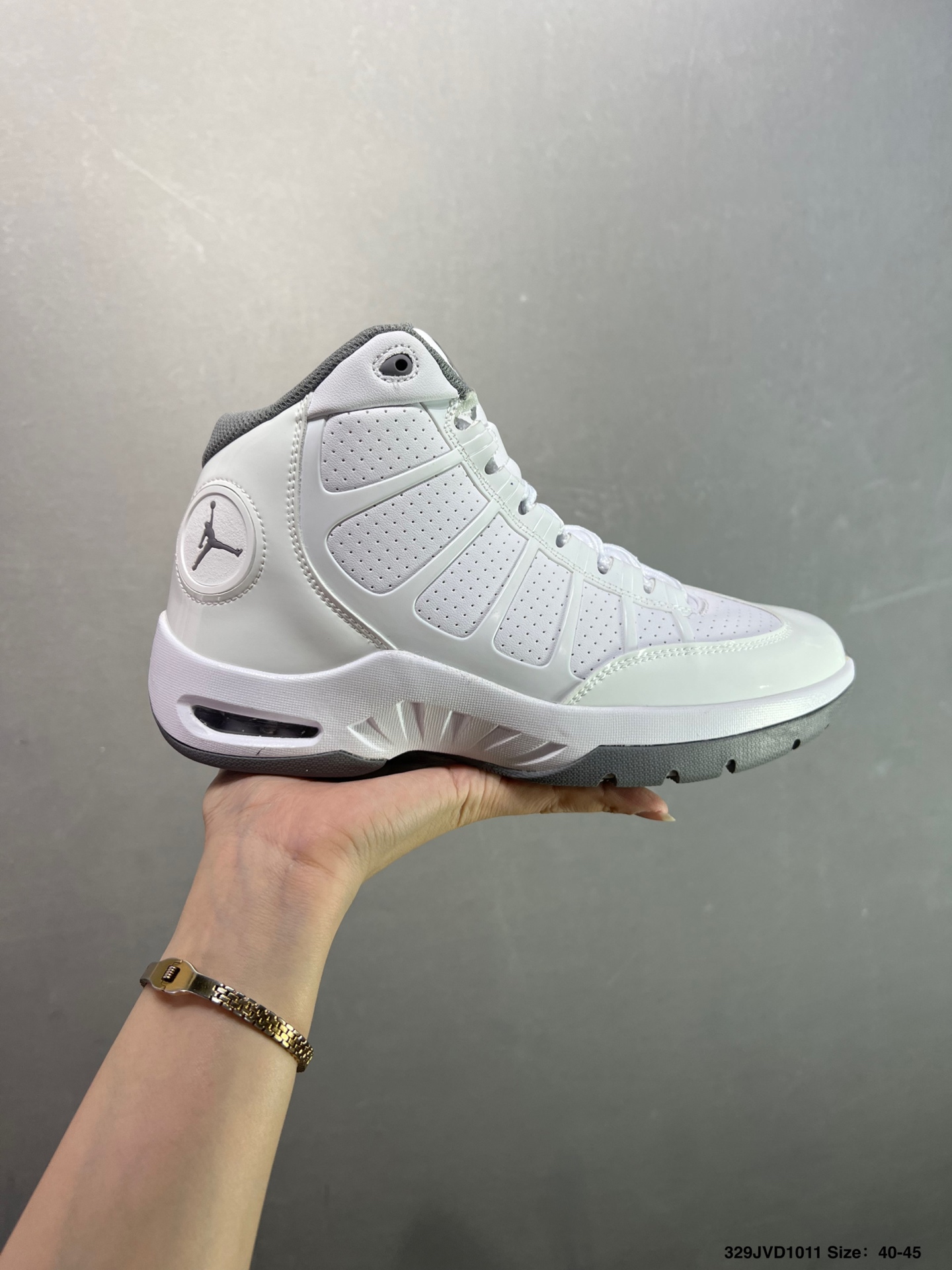 公司级✅Air Jordan AJ6 Retro ”Georgetown“ 乔治城灰蓝 CT8529-012 市场中端王者 耗时半年巨作 全套原纸板楦头开发 确保原汁原味 完美呈现六代版型 一比一鞋头弧度高度鞋身弧度 此版本只针对中端市场 皮料材质有所更替 其他数据细节工艺流程均保持一致 定制优质皮料 完美鞋型匹配公司货 正确TPU鞋舌锁扣 最新原厂底模 大底卡色咬花完美 鞋柜必备鞋款 终端现货供应 编码:329JVD1011