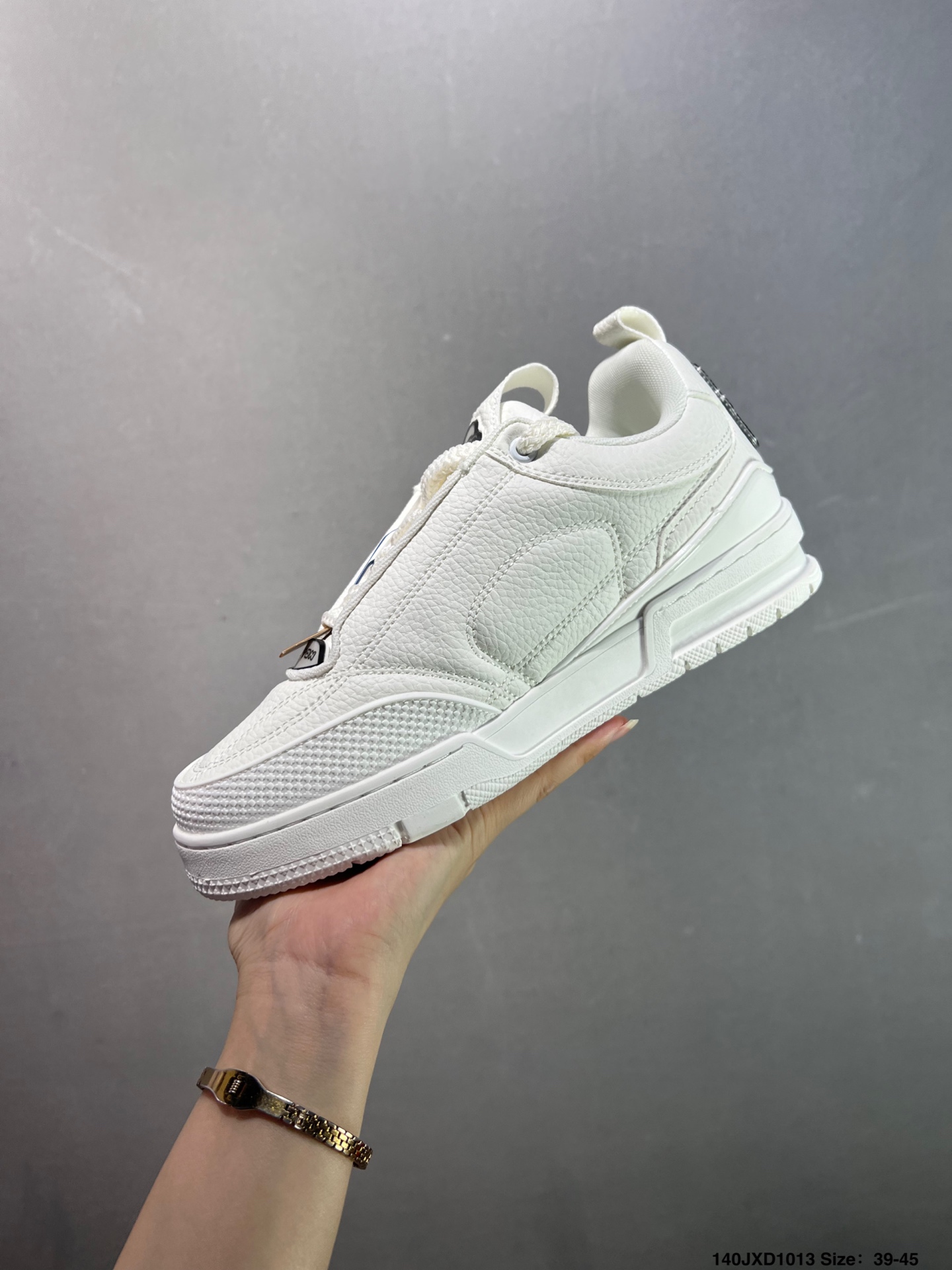 💰140
✅路易威登/Louis Vuitton  LV路易威登板鞋      
 
新款 LV Trainer最新配色运动鞋  L家 篮球鞋风格运动鞋   该鞋由艺术总监 VIRGIL ABLOH设计 垫脚聚米微料加透气英伦网布  细节原版一致 Size:36-45 如图 ID:140JXD1013