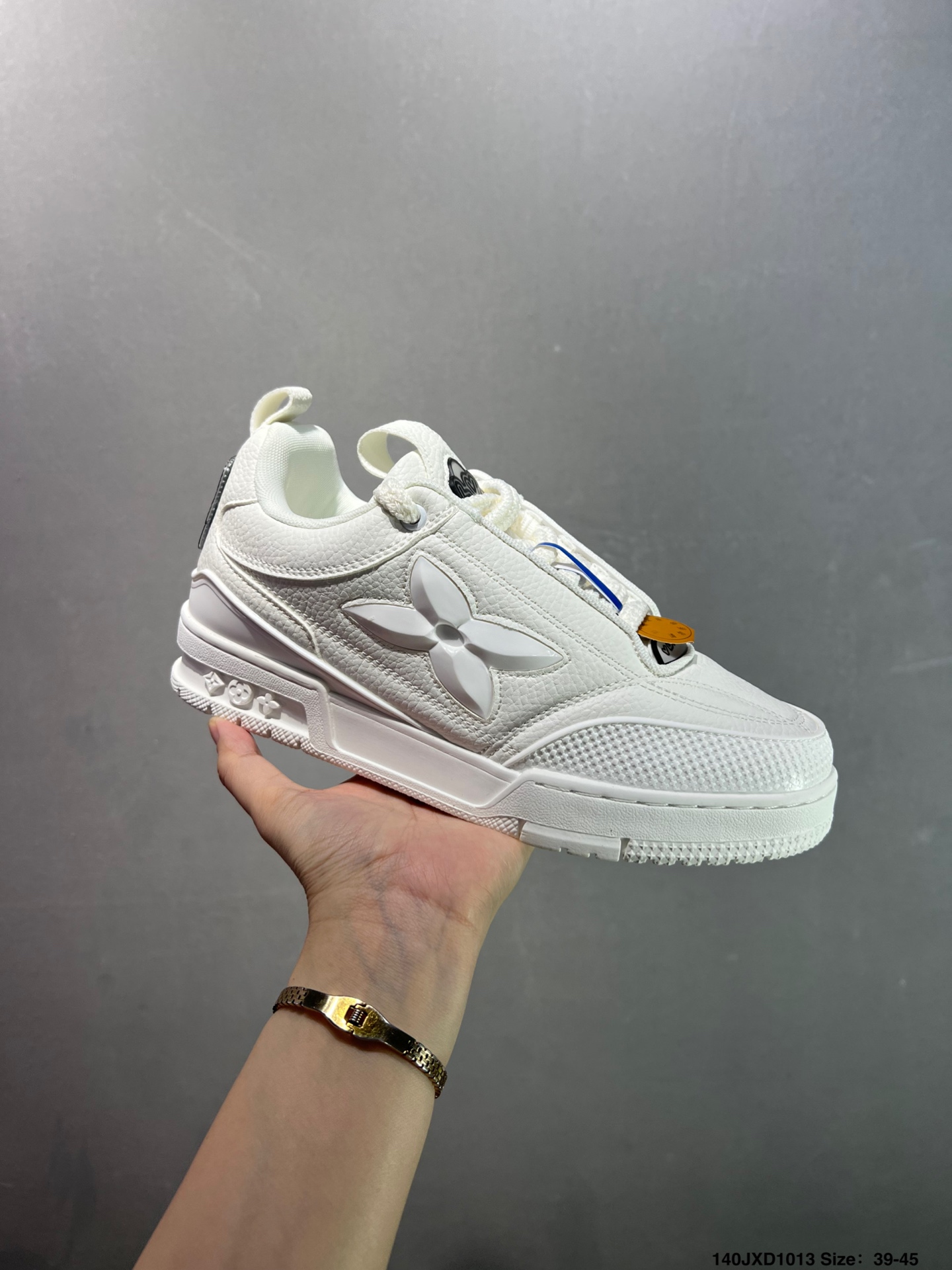 🈴️💰140
✅路易威登/Louis Vuitton  LV路易威登板鞋      
 
新款 LV Trainer最新配色运动鞋  L家 篮球鞋风格运动鞋   该鞋由艺术总监 VIRGIL ABLOH设计 垫脚聚米微料加透气英伦网布  细节原版一致 Size:36-45 如图 ID:140JXD1013