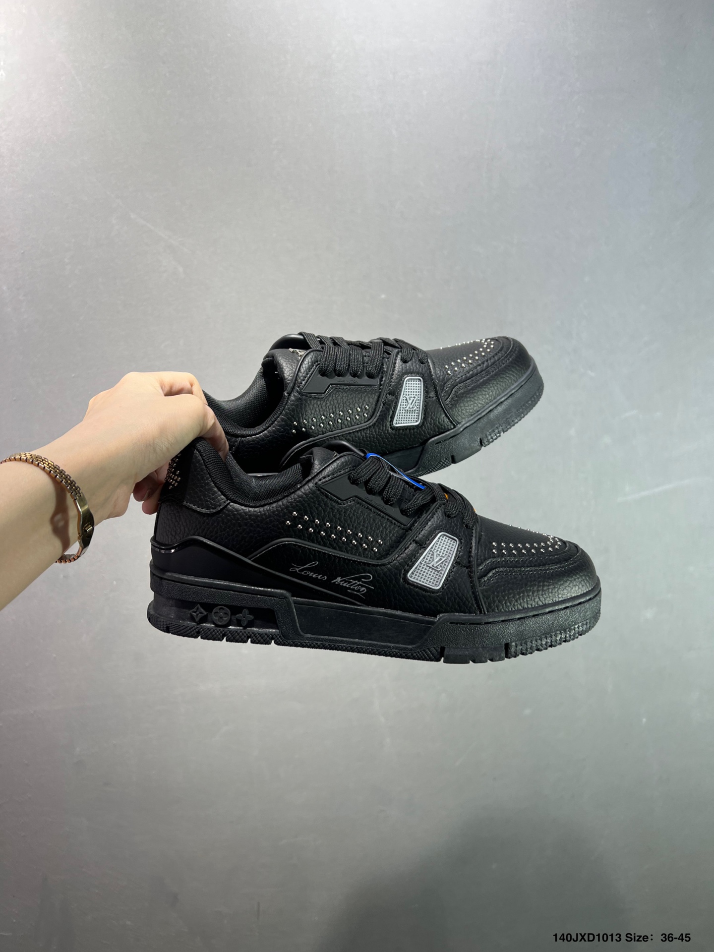 路易威登/Louis Vuitton LV路易威登板鞋 新款 LV Trainer最新配色运动鞋 L家 篮球鞋风格运动鞋 该鞋由艺术总监 VIRGIL ABLOH设计 垫脚聚米微料加透气英伦网布 细节原版一致 如图 ID:140JXD1013
