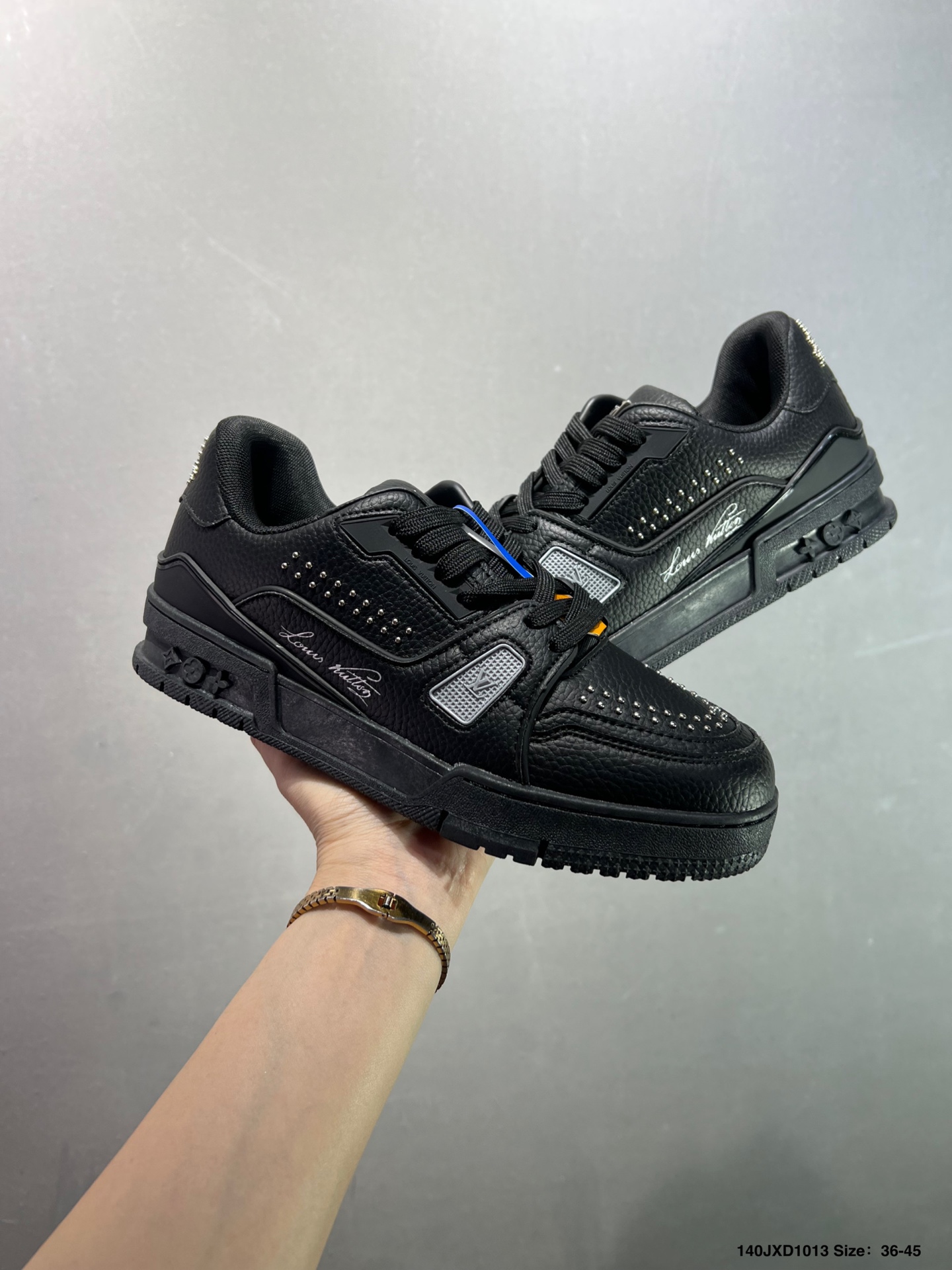 路易威登/Louis Vuitton LV路易威登板鞋 新款 LV Trainer最新配色运动鞋 L家 篮球鞋风格运动鞋 该鞋由艺术总监 VIRGIL ABLOH设计 垫脚聚米微料加透气英伦网布 细节原版一致 如图 ID:140JXD1013