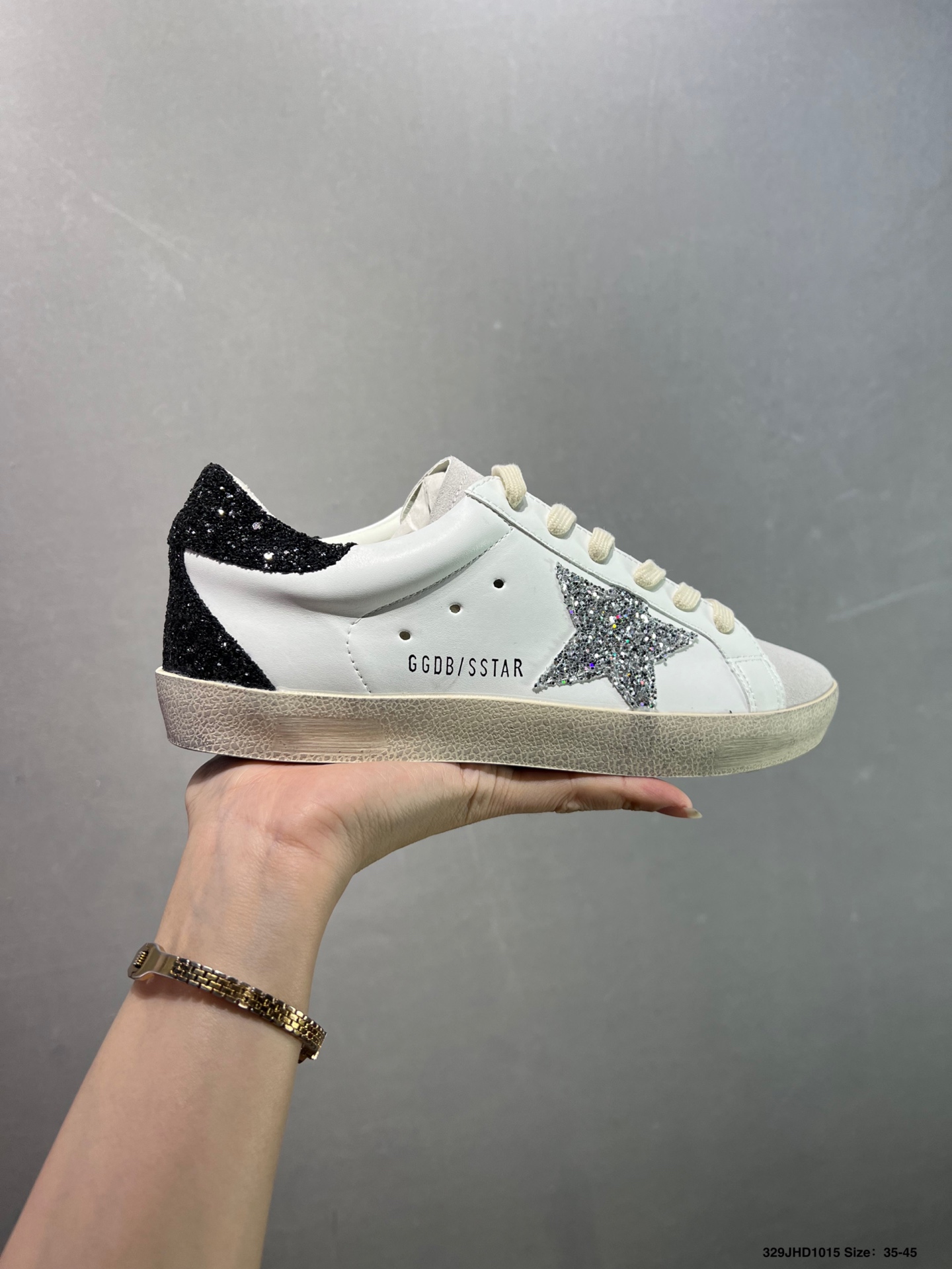 💰130 ✅GGDB Golden Goose Super Star 小脏鞋运动鞋休闲擦脏系列 火爆全网各路明星纷纷上脚,头层牛皮小脏鞋,顶级品质 全部细节官网同步 完美精细做工,全手工打磨做旧,自带3厘米内增高,巴黎时装周出镜率最高的小脏鞋。2020Golden Goose 官网同步上新,舒服不磨脚! 尺码:35 36 37 38 39 40 41 42 43 44 45 ID:329JHD1015