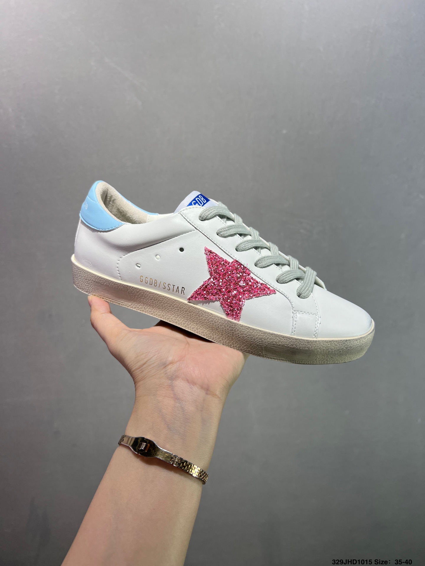 🈴️💰130 ✅GGDB Golden Goose Super Star 小脏鞋运动鞋休闲擦脏系列 火爆全网各路明星纷纷上脚,头层牛皮小脏鞋,顶级品质 全部细节官网同步 完美精细做工,全手工打磨做旧,自带3厘米内增高,巴黎时装周出镜率最高的小脏鞋。2020Golden Goose 官网同步上新,舒服不磨脚! 尺码:35 36 37 38 39 40 41 42 43 44 45 ID:329JHD1015