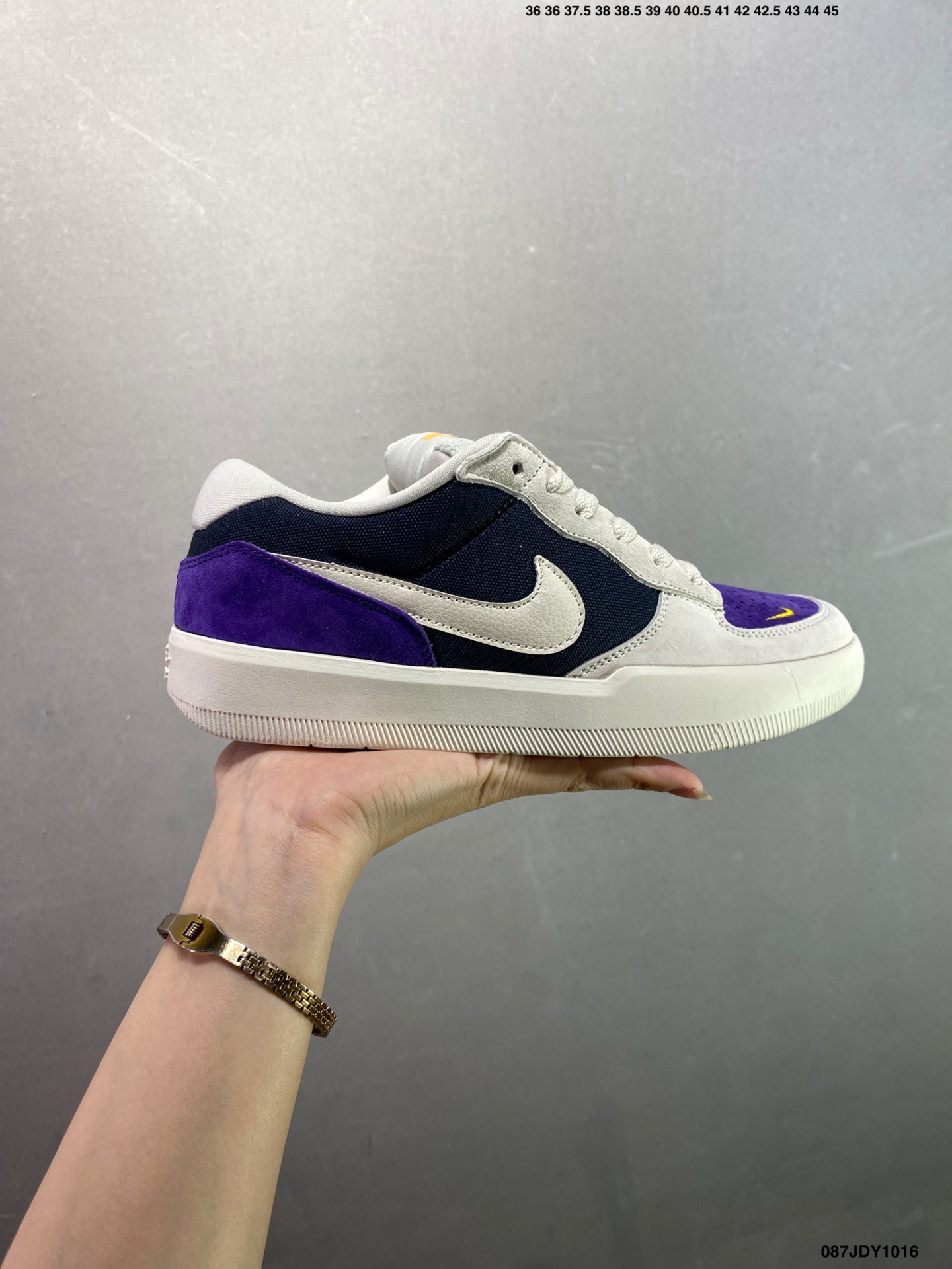 Nike SB Force 58 百搭单品 此次配色迎入，小闪电和芝加哥的风格，重新打造鞋款