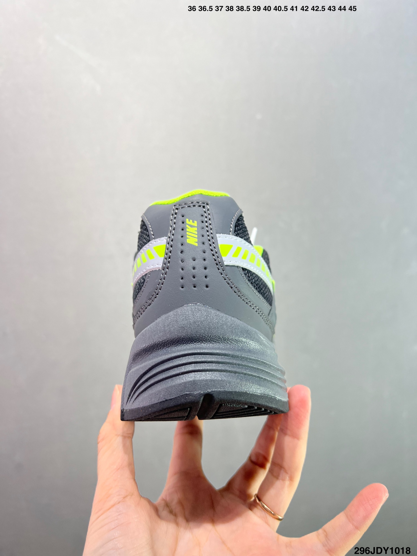 供货价:120💰高瑞莆田鞋👟星选安福优品,得物APP同步款,顺丰包邮得物1:1面单,下单赠送精美礼品🎁
✅Nike Initiator 舒适百搭 防滑耐磨透气 低帮 生活休闲鞋
货号:FN3443-121
尺码:36 36.5 37.5 38 38.5 39 40 40.5 41 42 42.5 43 44 45
ID:296JDY1018