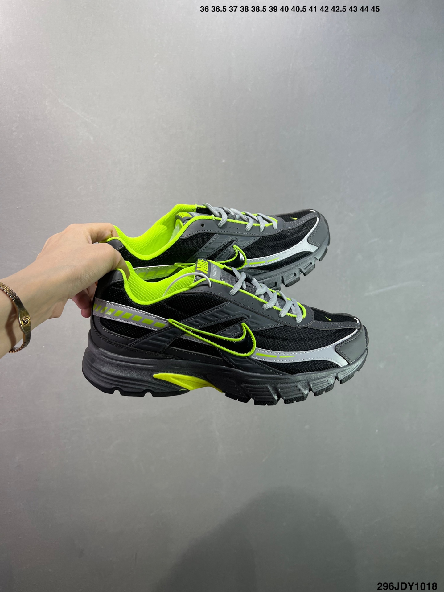 供货价:120💰高瑞莆田鞋👟星选安福优品,得物APP同步款,顺丰包邮得物1:1面单,下单赠送精美礼品🎁
✅Nike Initiator 舒适百搭 防滑耐磨透气 低帮 生活休闲鞋
货号:FN3443-121
尺码:36 36.5 37.5 38 38.5 39 40 40.5 41 42 42.5 43 44 45
ID:296JDY1018