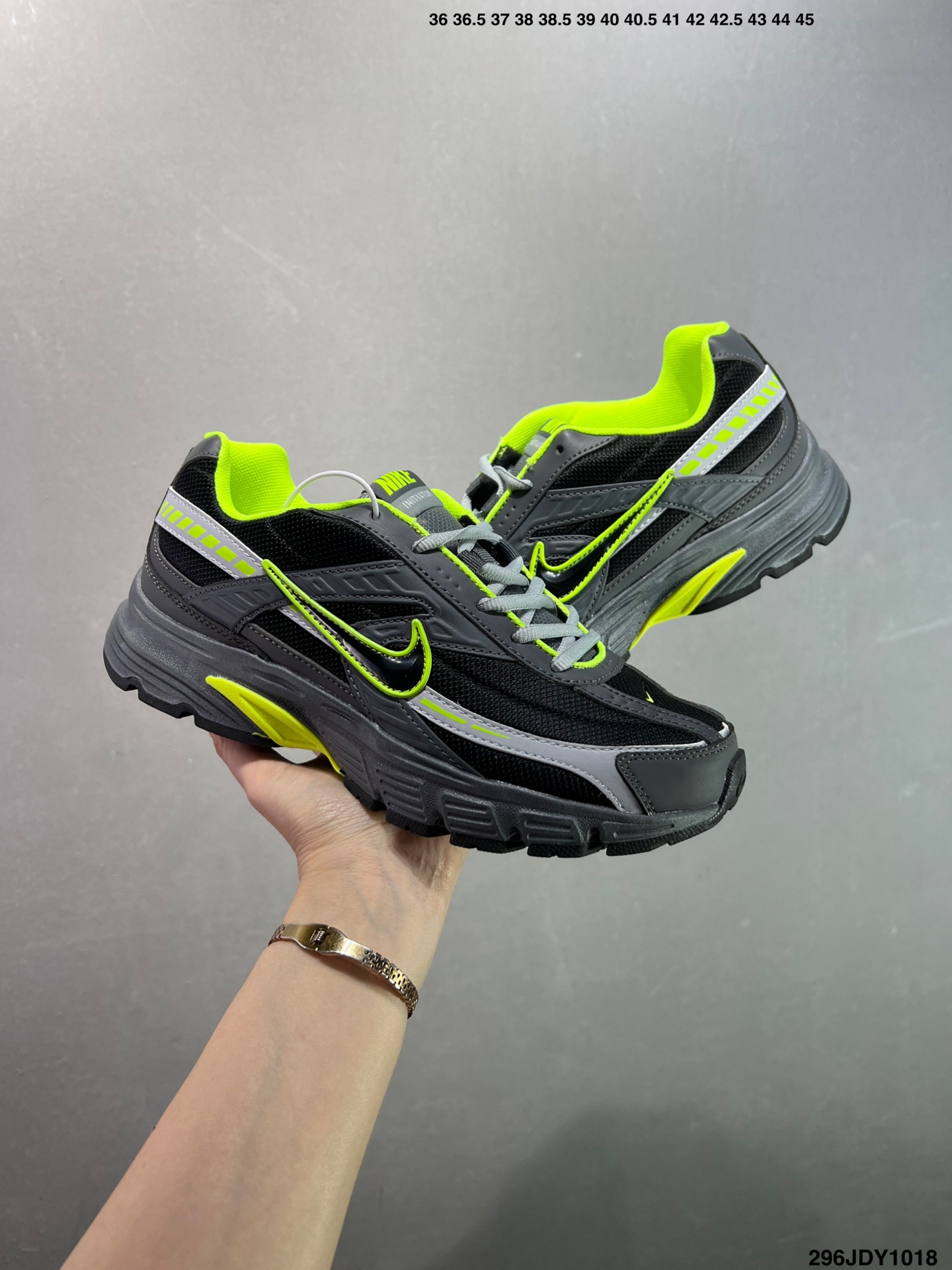 供货价:120💰高瑞莆田鞋👟星选安福优品,得物APP同步款,顺丰包邮得物1:1面单,下单赠送精美礼品🎁
✅Nike Initiator 舒适百搭 防滑耐磨透气 低帮 生活休闲鞋
货号:FN3443-121
尺码:36 36.5 37.5 38 38.5 39 40 40.5 41 42 42.5 43 44 45
ID:296JDY1018