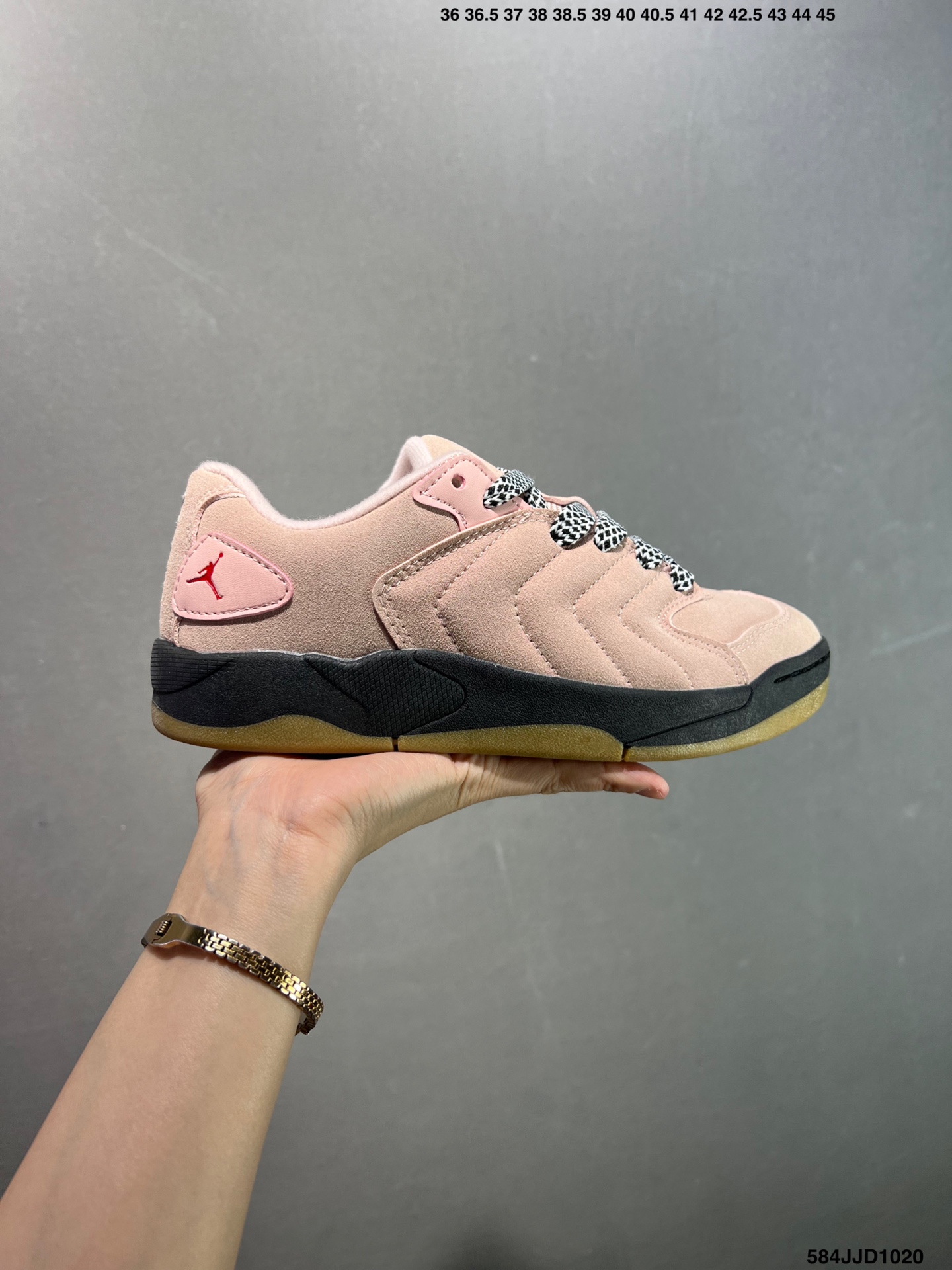 Nike Air Jordan Session 耐克 舒适百搭 防滑耐磨 低帮 板鞋 延续90年代滑板鞋的面包轮廓造型 采用全皮质鞋身内衬加厚设计 后跟点缀 整体风格低调干练 搭载橡胶大底 具备耐磨 防滑性能 适合日常休闲及轻度运动场景 货号:IB3731-200 编码:584JJD1020