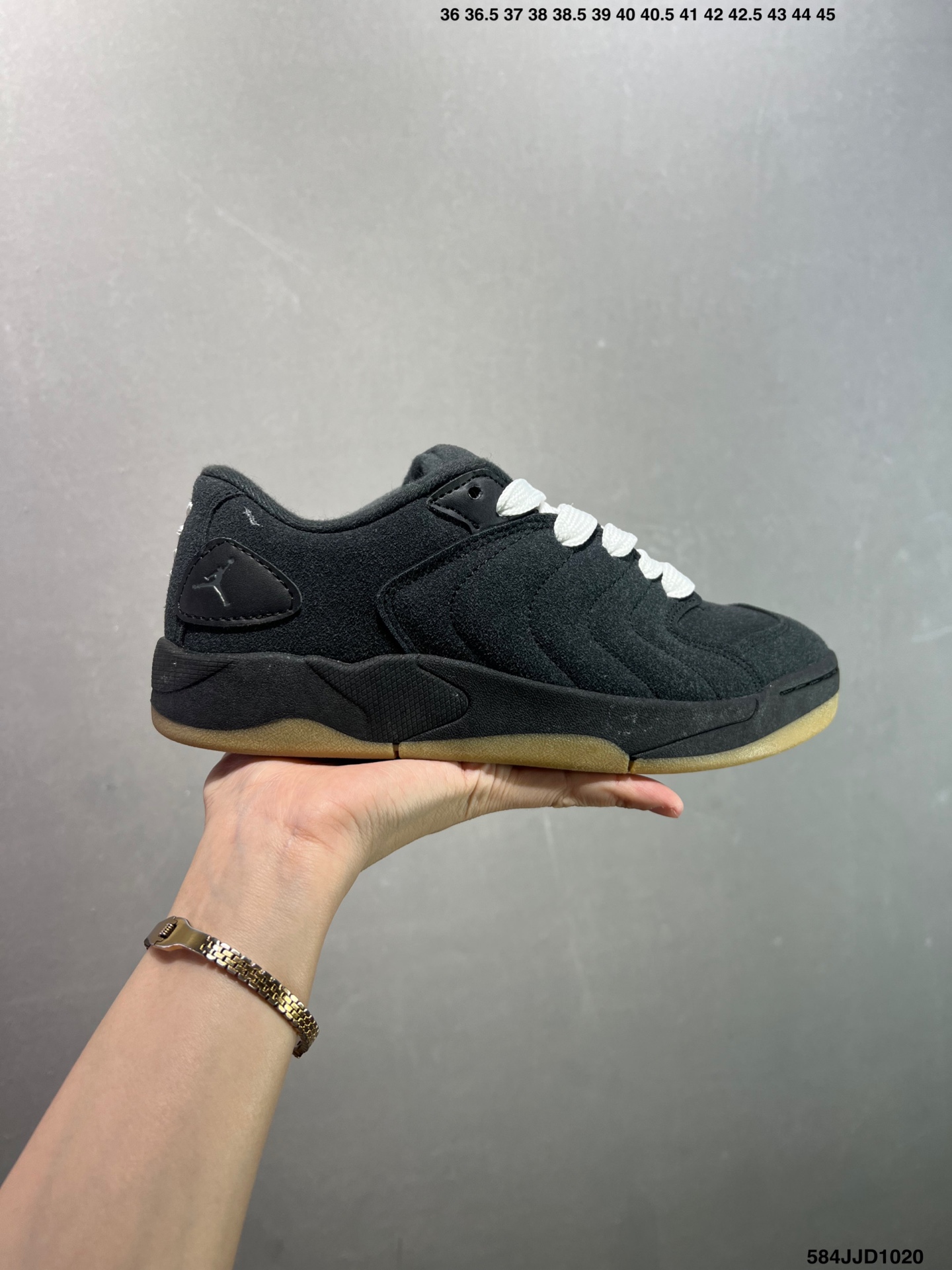 Nike Air Jordan Session 耐克 舒适百搭 防滑耐磨 低帮 板鞋 延续90年代滑板鞋的面包轮廓造型 采用全皮质鞋身内衬加厚设计 后跟点缀 整体风格低调干练 搭载橡胶大底 具备耐磨 防滑性能 适合日常休闲及轻度运动场景 货号:IB3731-200 编码:584JJD1020