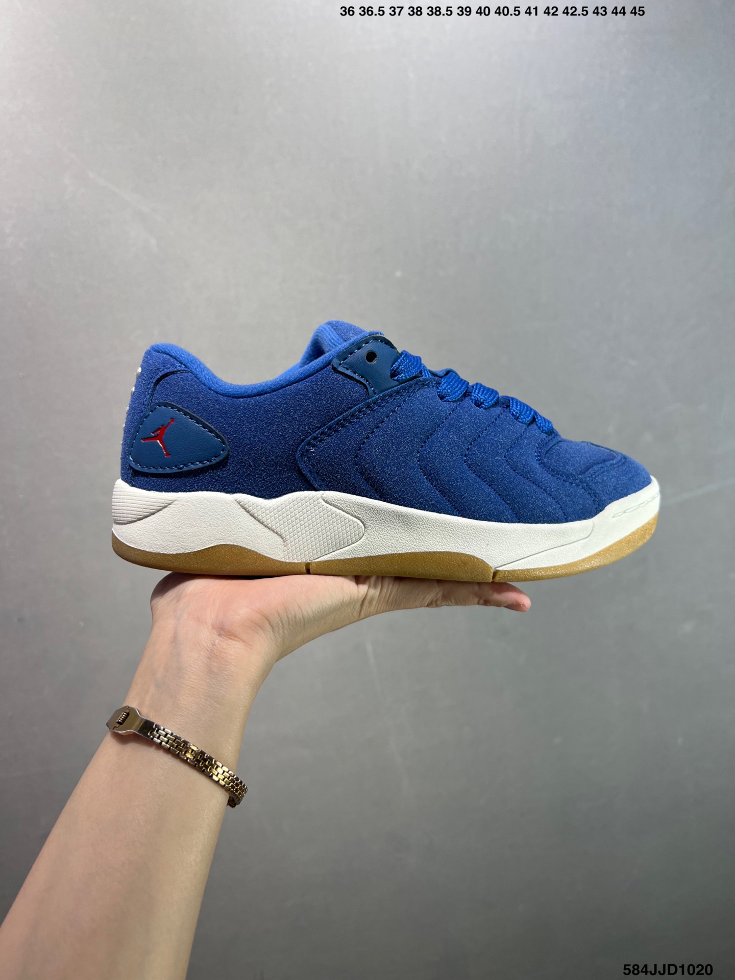 Nike Air Jordan Session 耐克 舒适百搭 防滑耐磨 低帮 板鞋 延续90年代滑板鞋的面包轮廓造型 采用全皮质鞋身内衬加厚设计 后跟点缀 整体风格低调干练 搭载橡胶大底 具备耐磨 防滑性能 适合日常休闲及轻度运动场景 货号:IB3731-200 编码:584JJD1020