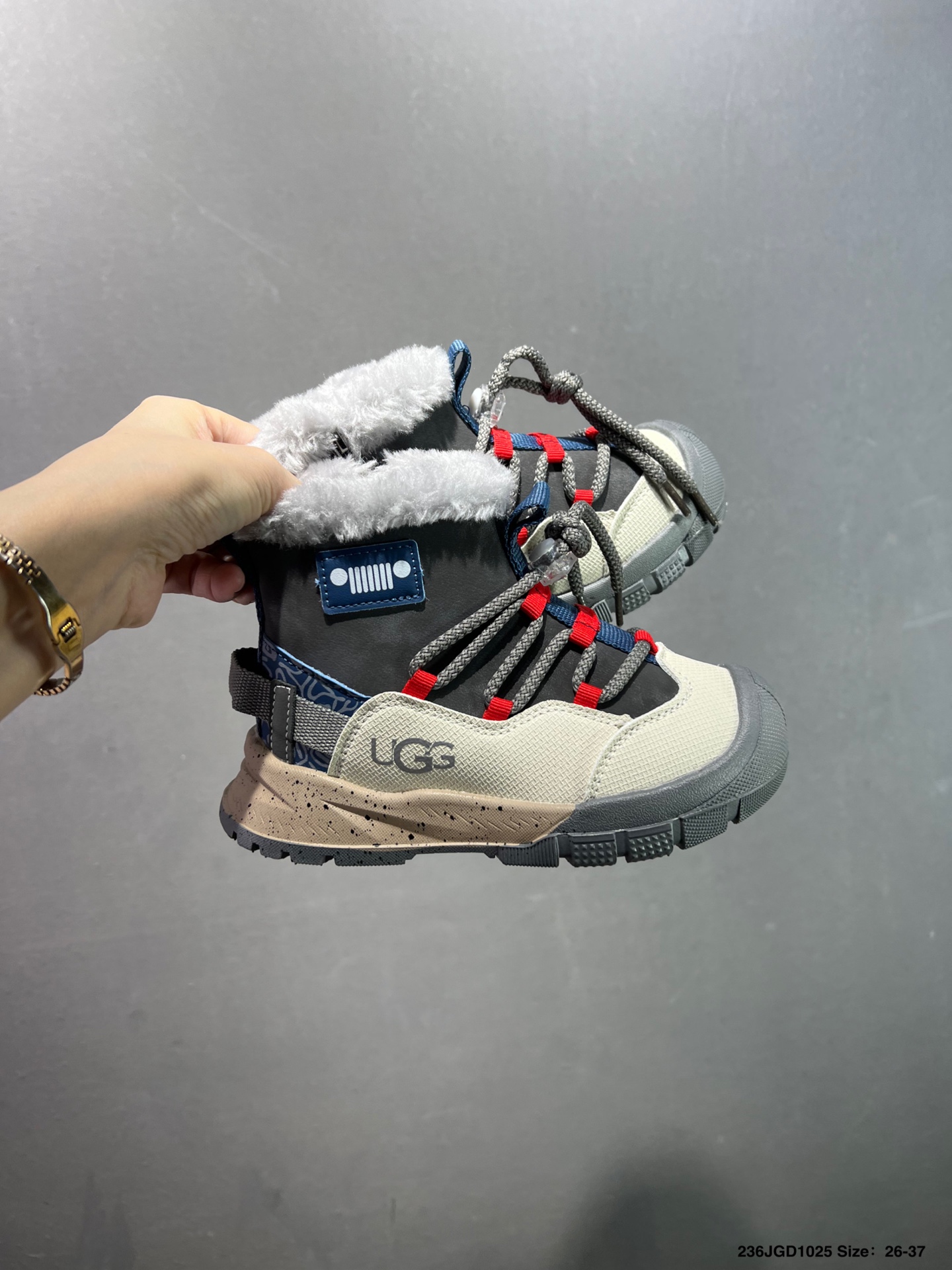 图片[4]-🔥UGG联名款 👟26-37 📣📣放大招 上个大重磅！心心念念终于出货啦🔥🔥🔥内里保暖绒特别的细腻亲肤，上脚不会有扎脚的感觉和任何不适~～这精致的侧拉链设计，便携好穿脱。真的是爱了呀！！穿脱特别方便快捷，适合咱们的小盆友，还能锻炼自主穿脱能力哟✌🏻️-选品中心